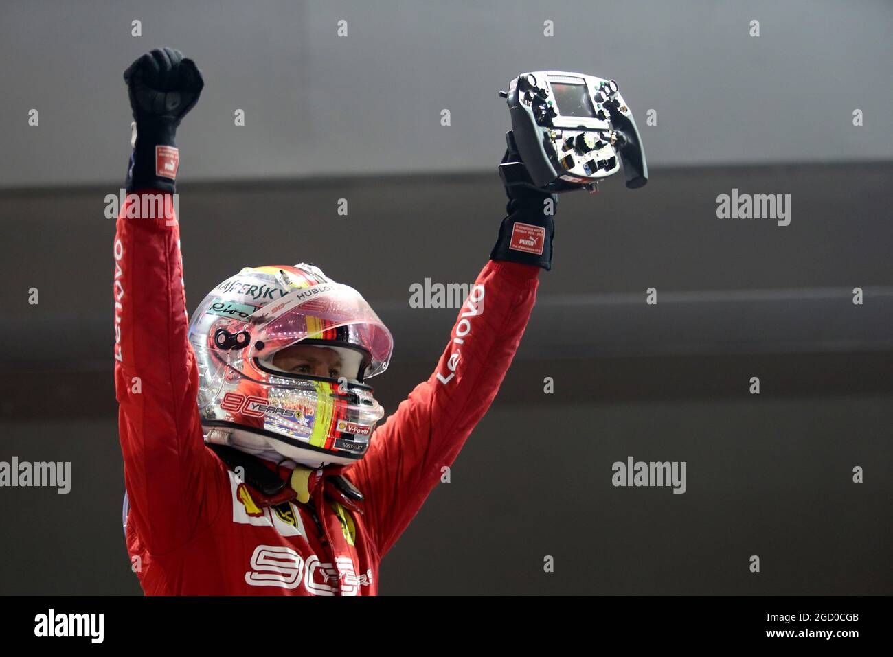 Rennsieger Sebastian Vettel (GER) Ferrari feiert im Parc Ferme. Stockfoto