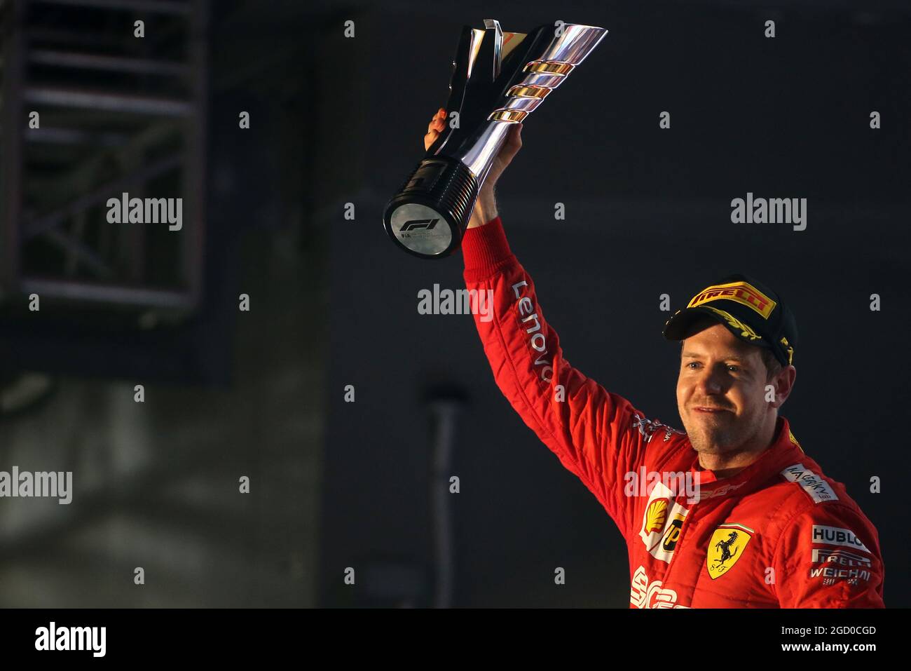 Rennsieger Sebastian Vettel (GER) Ferrari feiert auf dem Podium. Stockfoto
