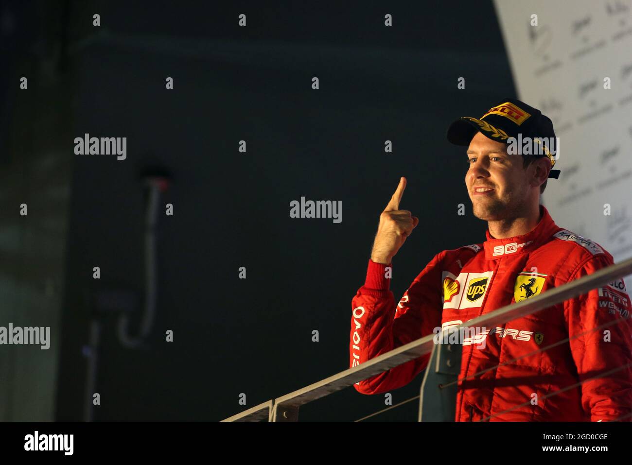 Rennsieger Sebastian Vettel (GER) Ferrari feiert auf dem Podium. Stockfoto