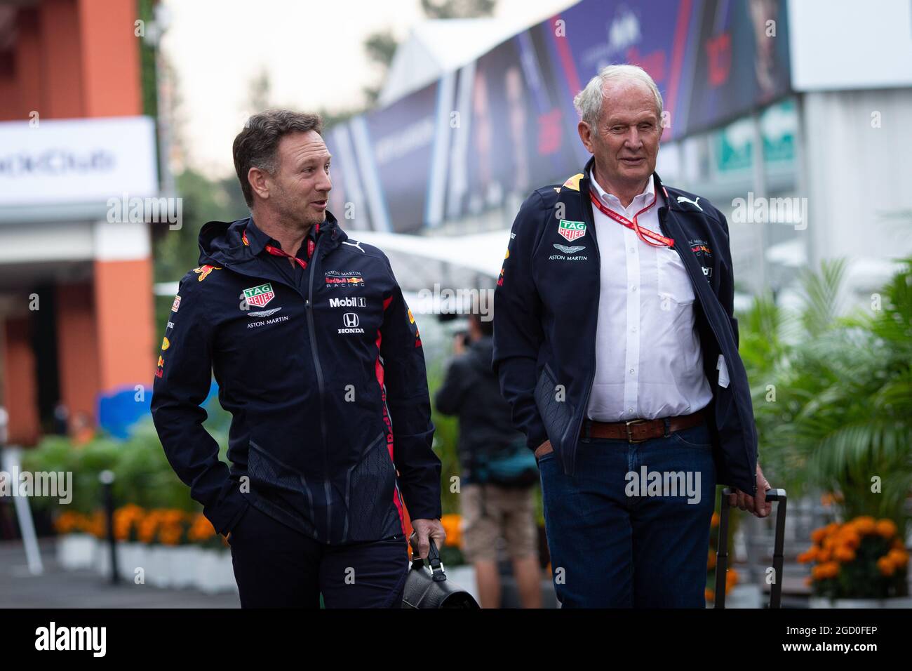 (L bis R): Christian Horner (GBR) Red Bull Racing Team Principal mit Dr. Helmut Marko (AUT) Red Bull Motorsport Consultant. Großer Preis von Mexiko, Freitag, 25. Oktober 2019. Mexiko-Stadt, Mexiko. Stockfoto