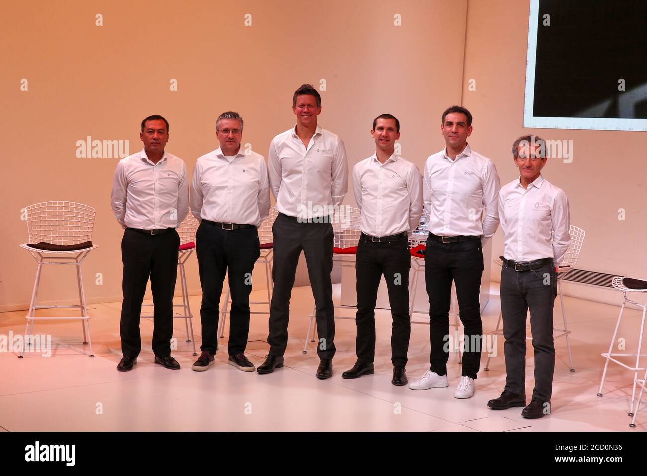 (L bis R): Mia Sharizman (Mal) Direktorin der Renault Sport Academy; Pat Fry (GBR) Technischer Direktor des Renault F1 Teams (Chassis); Marcin Budkowski (POL) Executive Director des Renault F1 Teams; Remi Taffin (FRA) Technischer Direktor des Renault Sport F1 Motors; Cyril Abiteboul (FRA) Renault Sport F1 Geschäftsführer; Alain Prost (FRA) Renault F1 Team Non-Executive Director. Renault F1 Team Saisonauftakt, Mittwoch 12. Februar 2020. L’Atelier Renault, Paris, Frankreich. Stockfoto