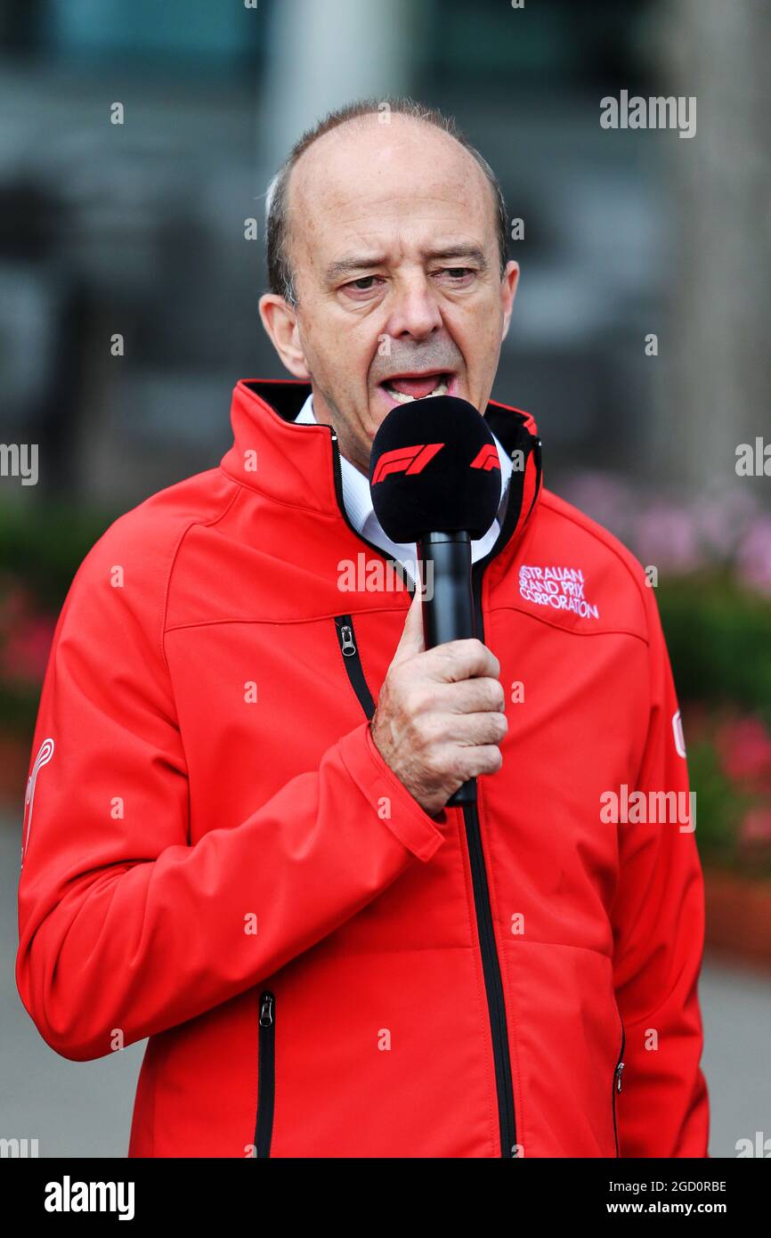 Andrew Wesatcott (AUS) Australian Grand Prix Corporation Chief Executive Officer bei einer Pressekonferenz im Freien nach der Absage des australischen Grand Prix. Großer Preis von Australien, Freitag, 13. März 2020. Albert Park, Melbourne, Australien. Stockfoto