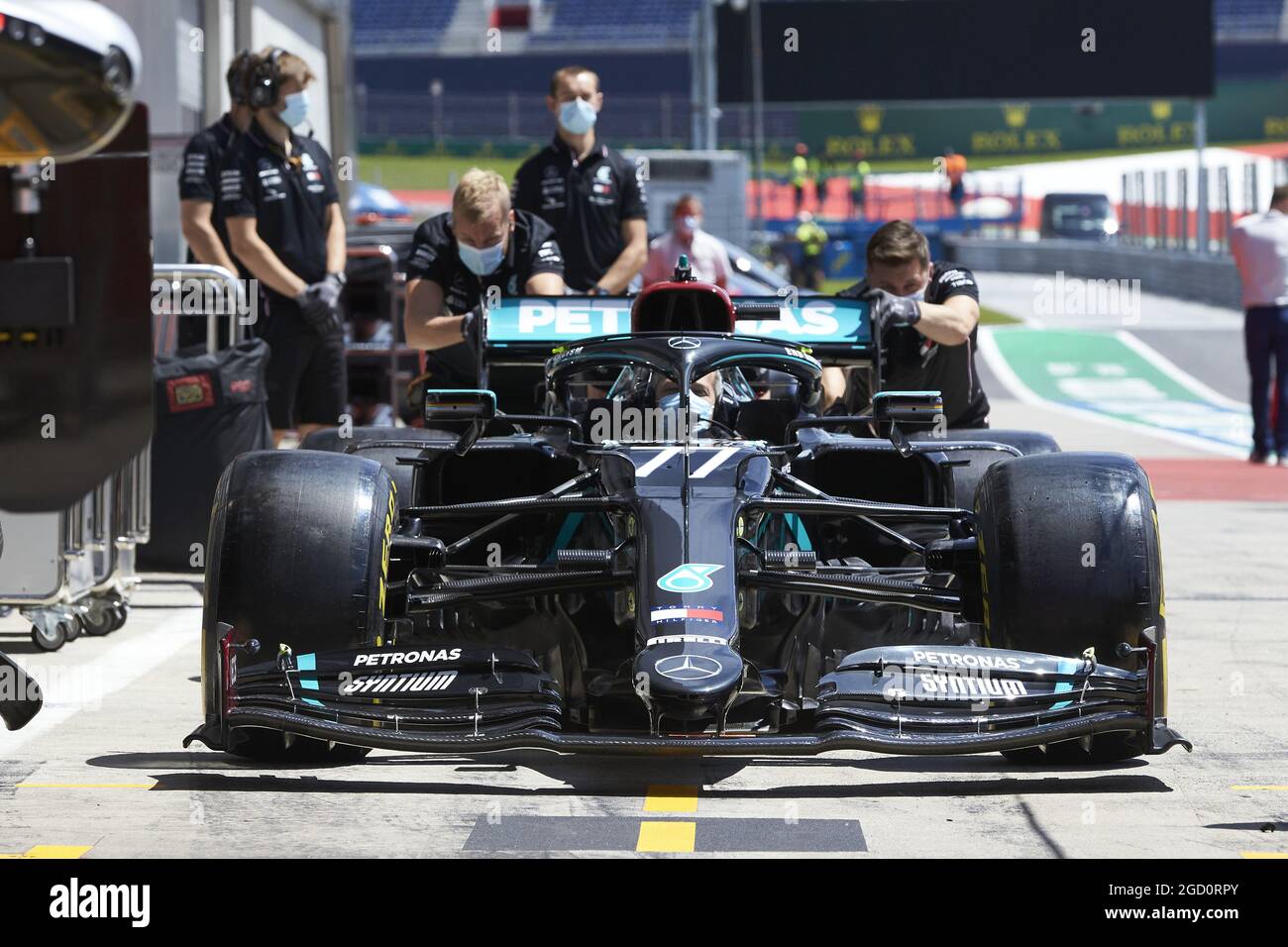 Mercedes AMG F1 fährt einen Boxenstopp. Großer Preis von Österreich, Donnerstag, 2. Juli 2020. Spielberg, Österreich. FIA Pool-Bild nur zur redaktionellen Verwendung Stockfoto