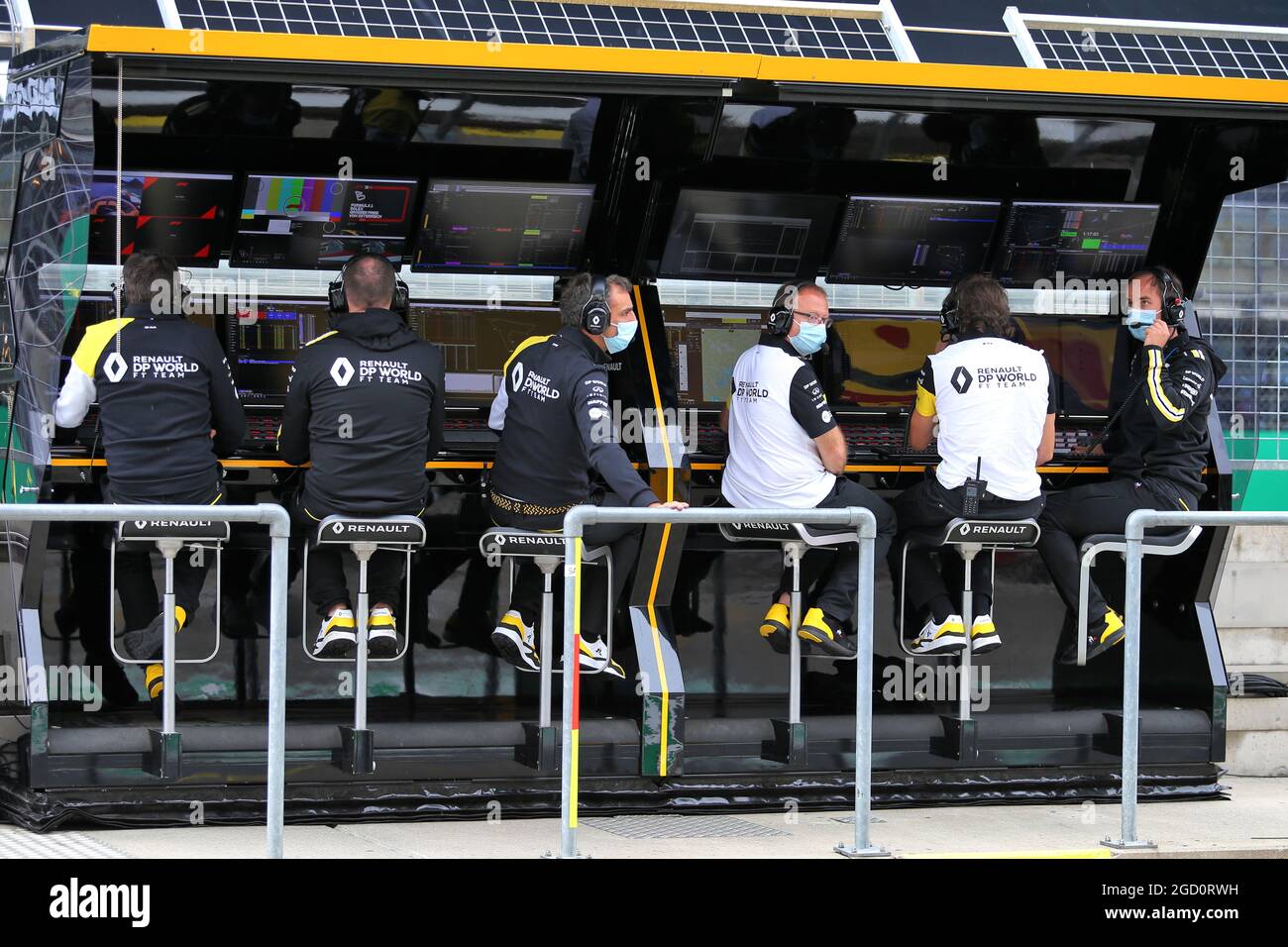 Renault F1 Team Boxenportal. Großer Preis von Österreich, Freitag, 3. Juli 2020. Spielberg, Österreich. Stockfoto