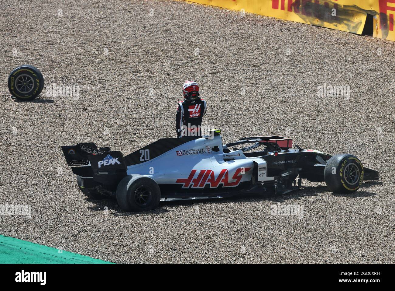 Kevin Magnussen (DEN) Haas VF-20 stürzte aus dem Rennen. Großer Preis von Großbritannien, Sonntag, 2. August 2020. Silverstone, England. Stockfoto