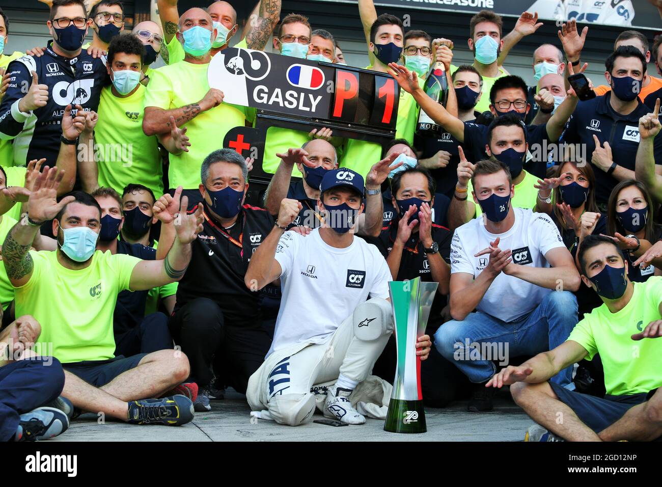 Rennsieger Pierre Gasly (FRA) AlphaTauri feiert mit dem Team. Großer Preis von Italien, Sonntag, 6. September 2020. Monza Italien. Stockfoto