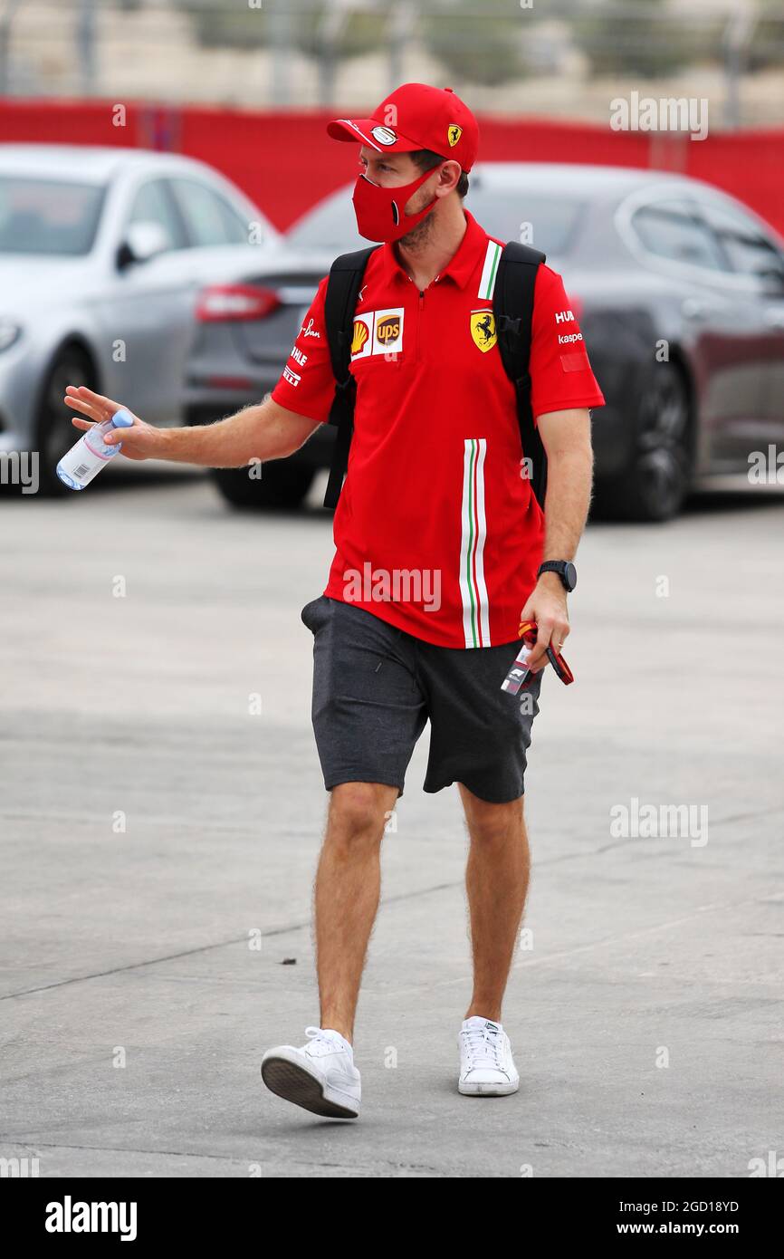 Sebastian Vettel (GER) Ferrari. Großer Preis von Bahrain, Freitag, 27. November 2020. Sakhir, Bahrain. Stockfoto