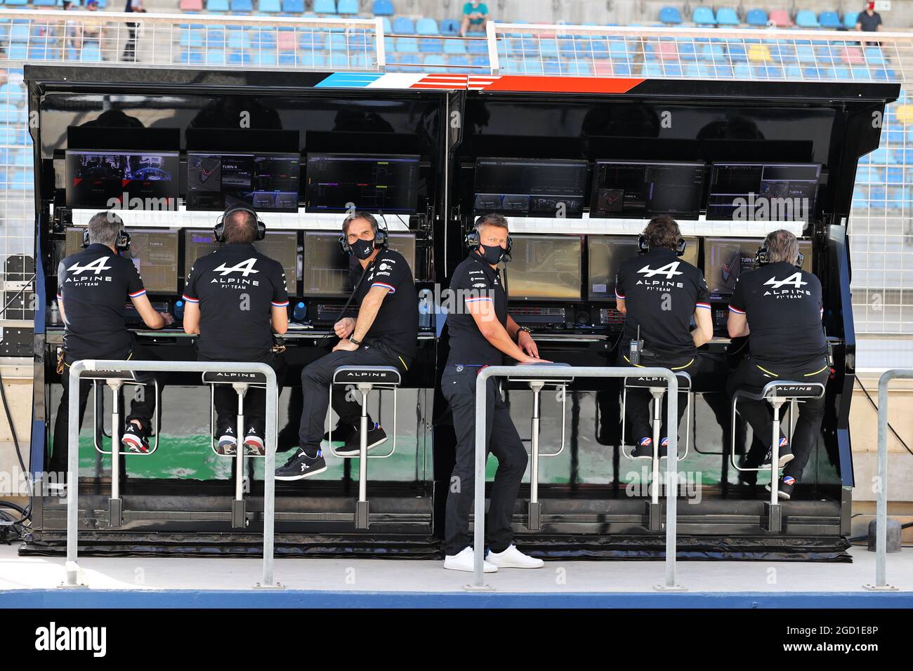 Alpine F1 Team Boxenportal. Großer Preis von Bahrain, Freitag, 26. März 2021. Sakhir, Bahrain. Stockfoto