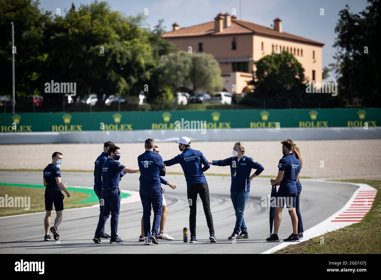 Nichola Latifi (CDN) Williams Racing und Roy Nissany (ISR) Williams Racing Development Driver gehen mit dem Team auf die Rennstrecke. Großer Preis von Spanien, Donnerstag, 6. Mai 2021. Barcelona, Spanien. Stockfoto