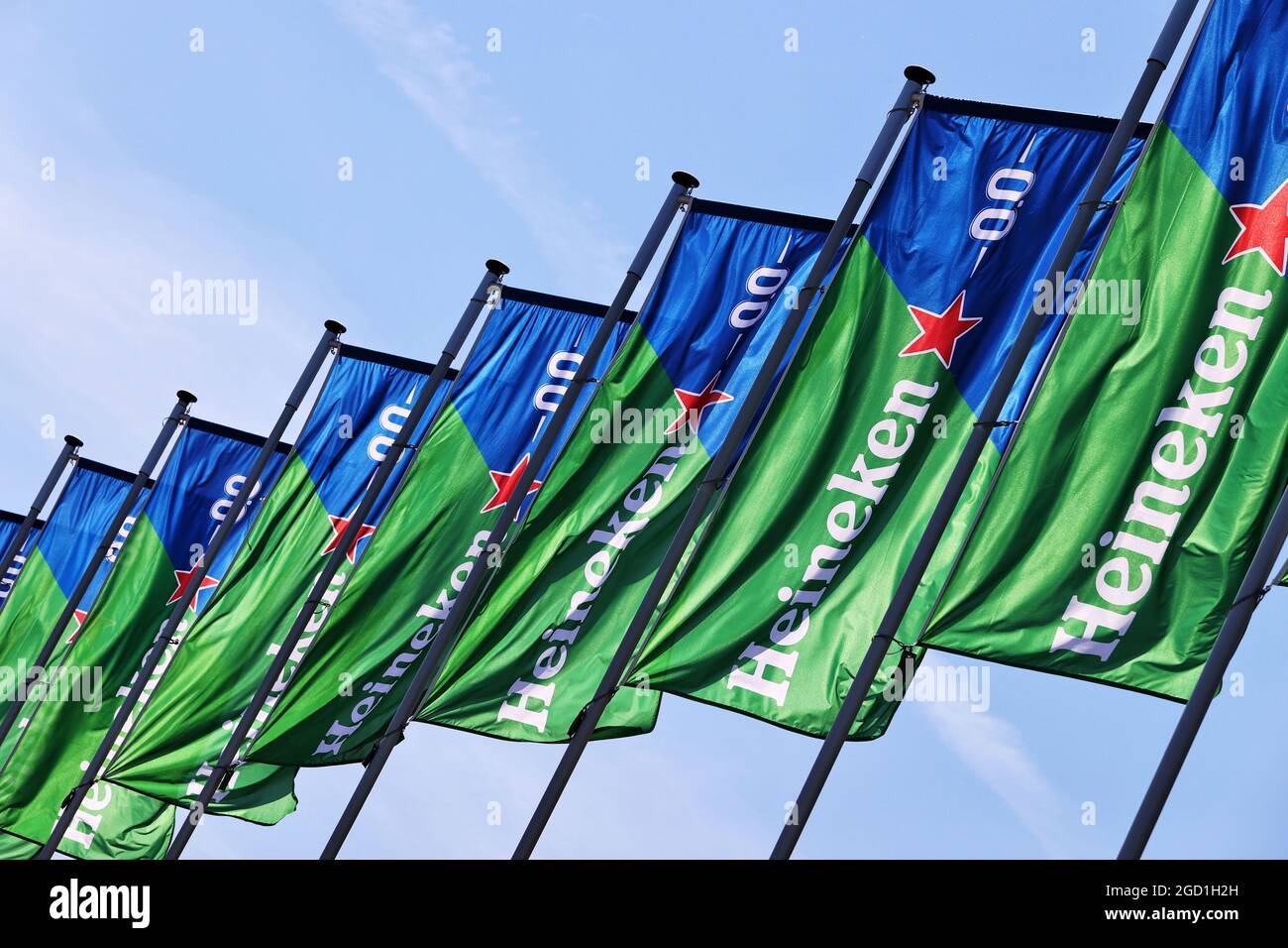 Atmosphäre des Rundkreises - Heineken-Flaggen. Großer Preis von Spanien, Samstag, 8. Mai 2021. Barcelona, Spanien. Stockfoto