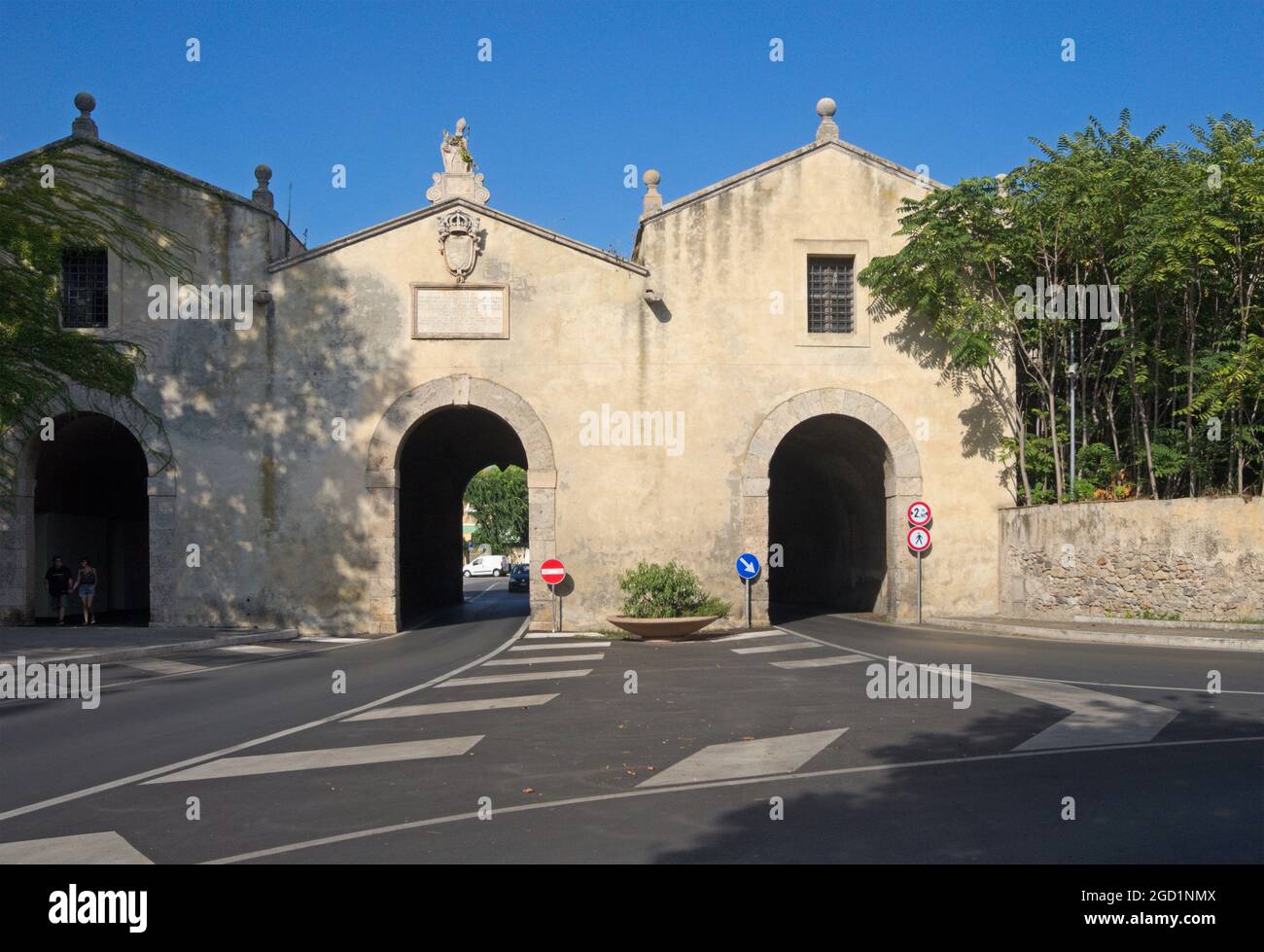 Porta Nuova oder porta Medina (Medinacoeli) Eingangstor nach Orbetello, Maremma, Toskana, Italien Stockfoto