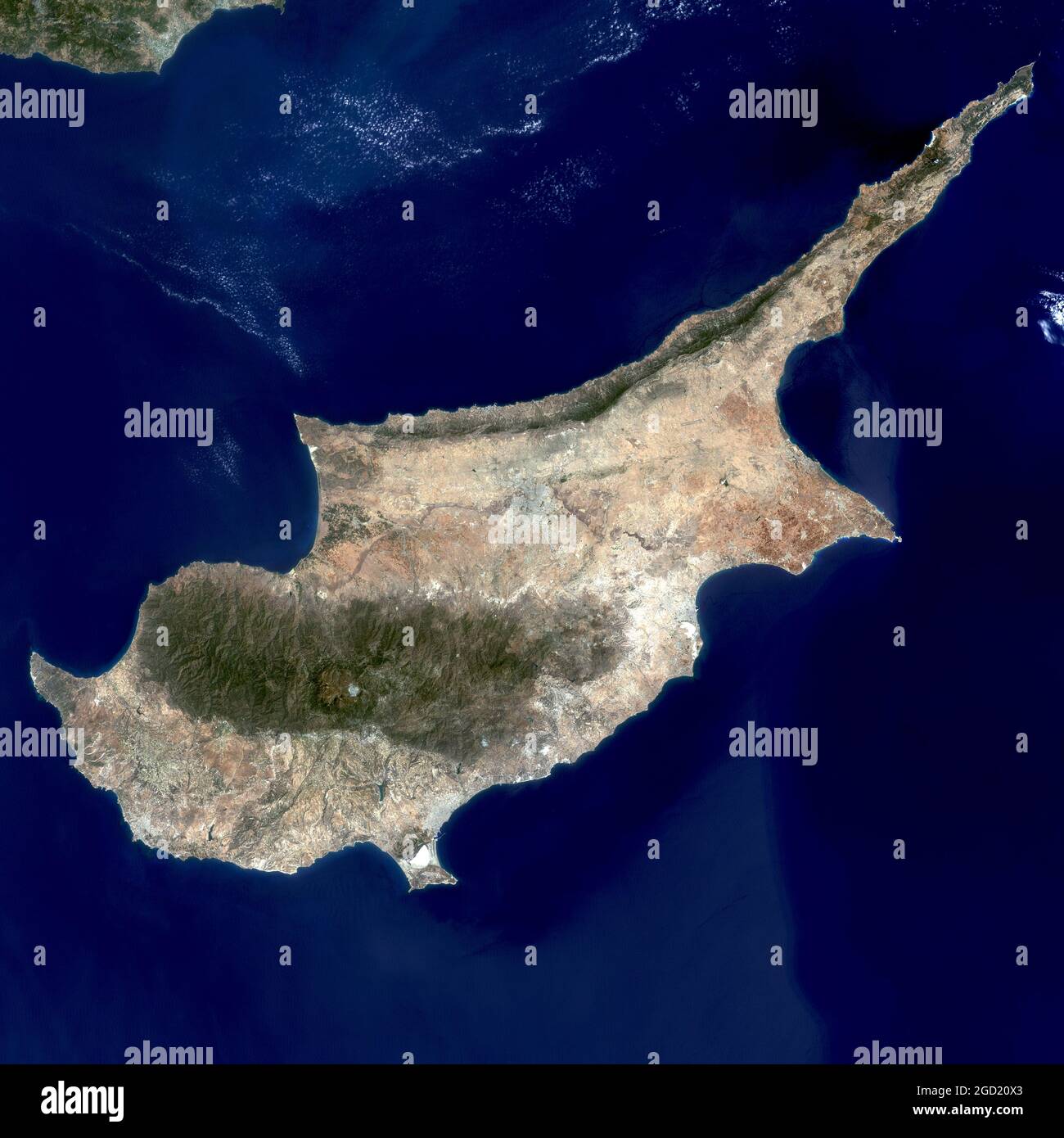 Satellitenbild der Insel Zypern. NASA GSFC Landsat/LDCM EPO Team. Veröffentlicht Am 11. Januar 2012. Daten, die am 1. Juli 2002 erfasst wurden. Public Domain der NASA Stockfoto