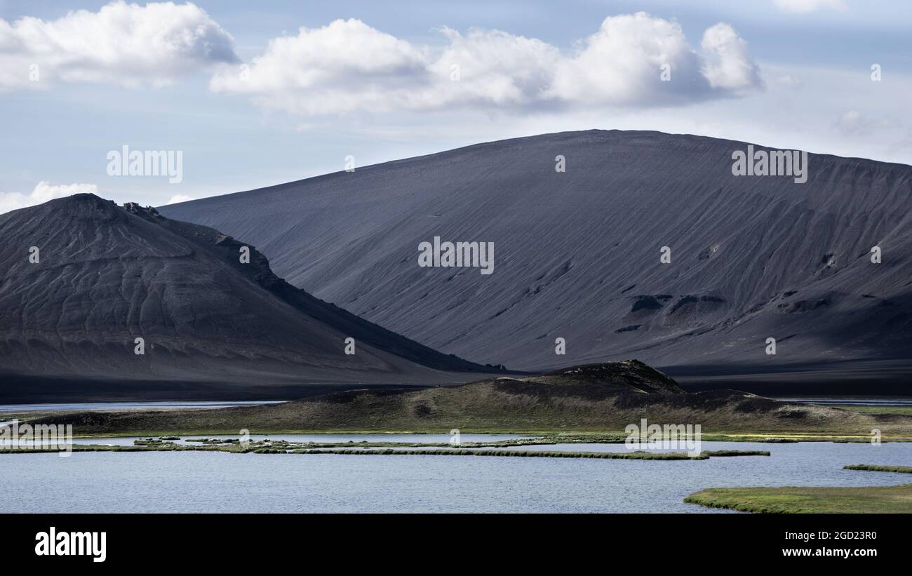 Vulkanische Landschaft nahe dem See Þórisvatn, hoch oben im zentralen Hochland Islands Stockfoto