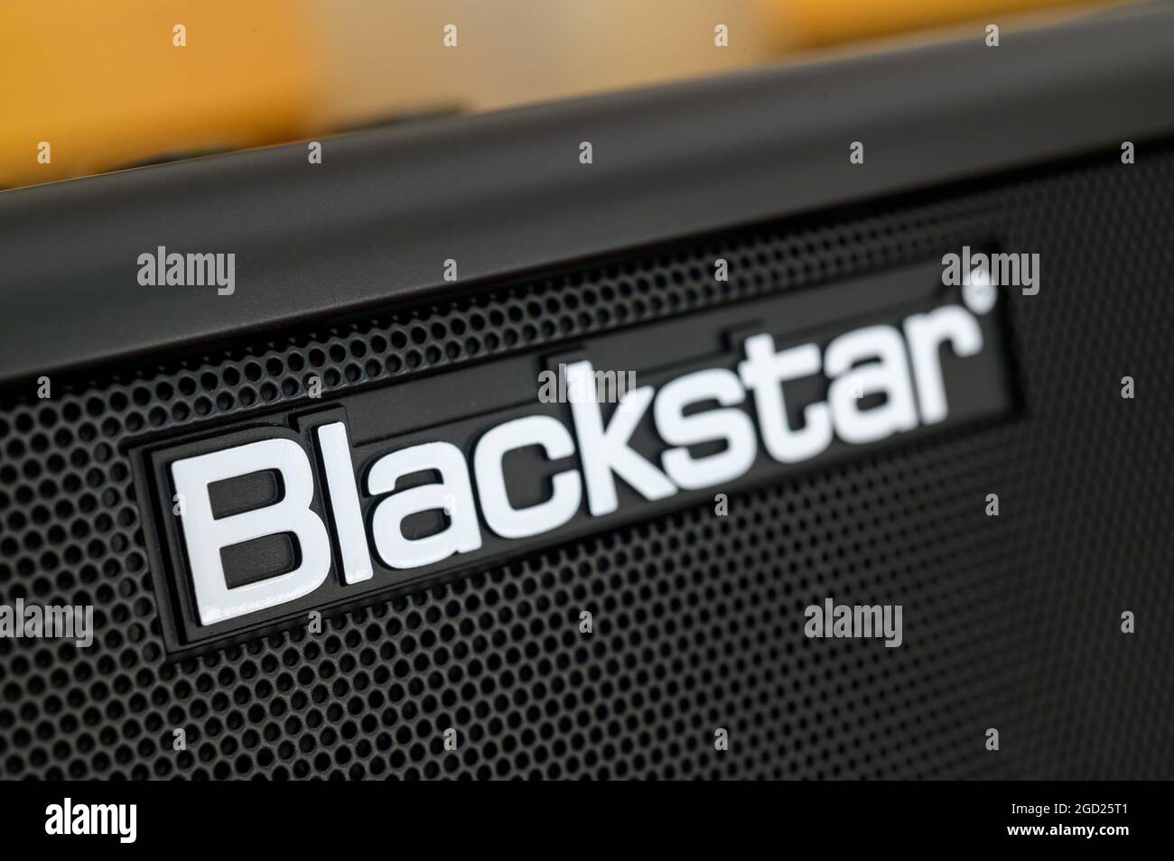 Blackstar-Logo. Nahaufnahme von Blackstar Fly 3 Watt Mini Amp, einem tragbaren Verstärker für E-Gitarre. Stockfoto