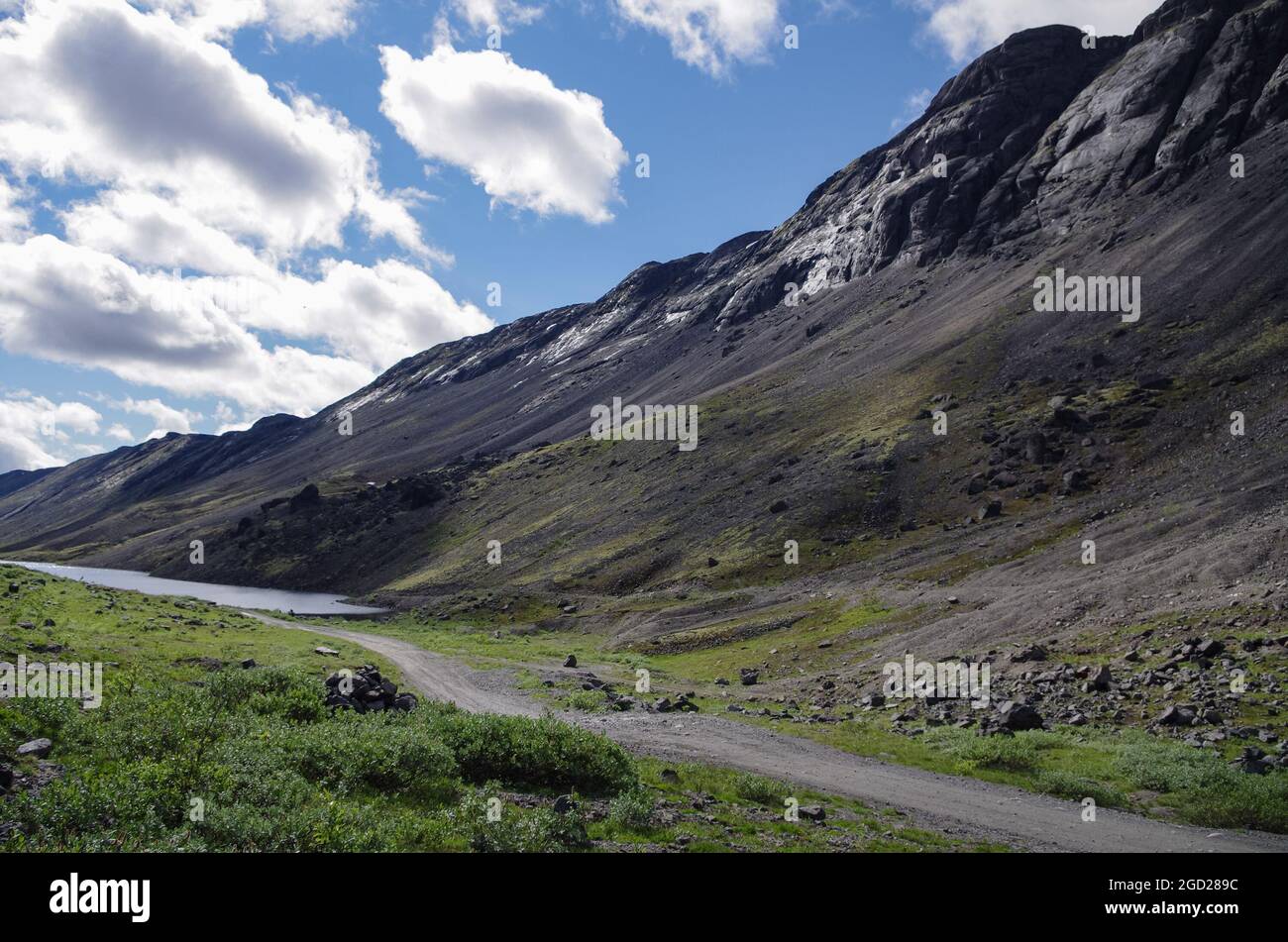 See 'Dlinnoye' auf dem Pass Kukisvumchorr. Hibiny Berge über dem Polarkreis, Kola Halbinsel, Russland Stockfoto