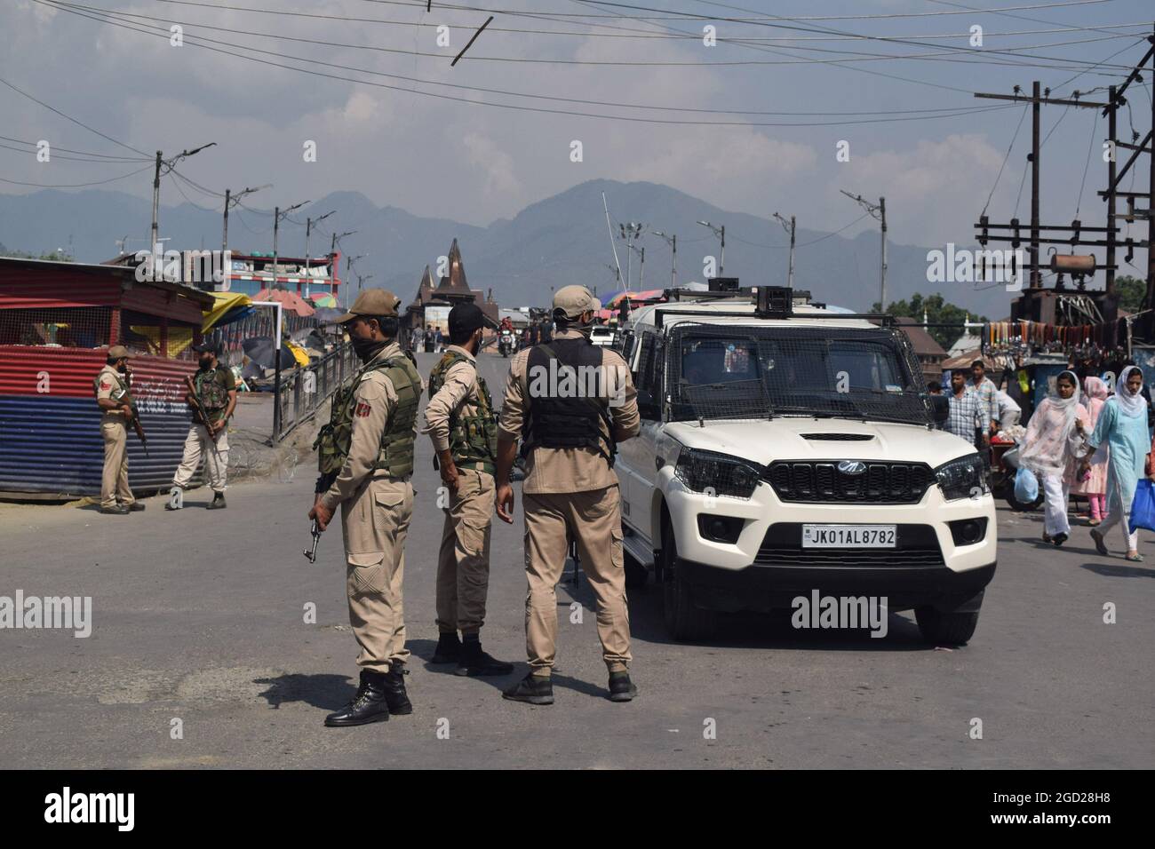 Srinagar. August 2021. Bei Amira Kadal in Srinagar fand ein Granatangriff auf Sicherheitskräfte statt. Stockfoto