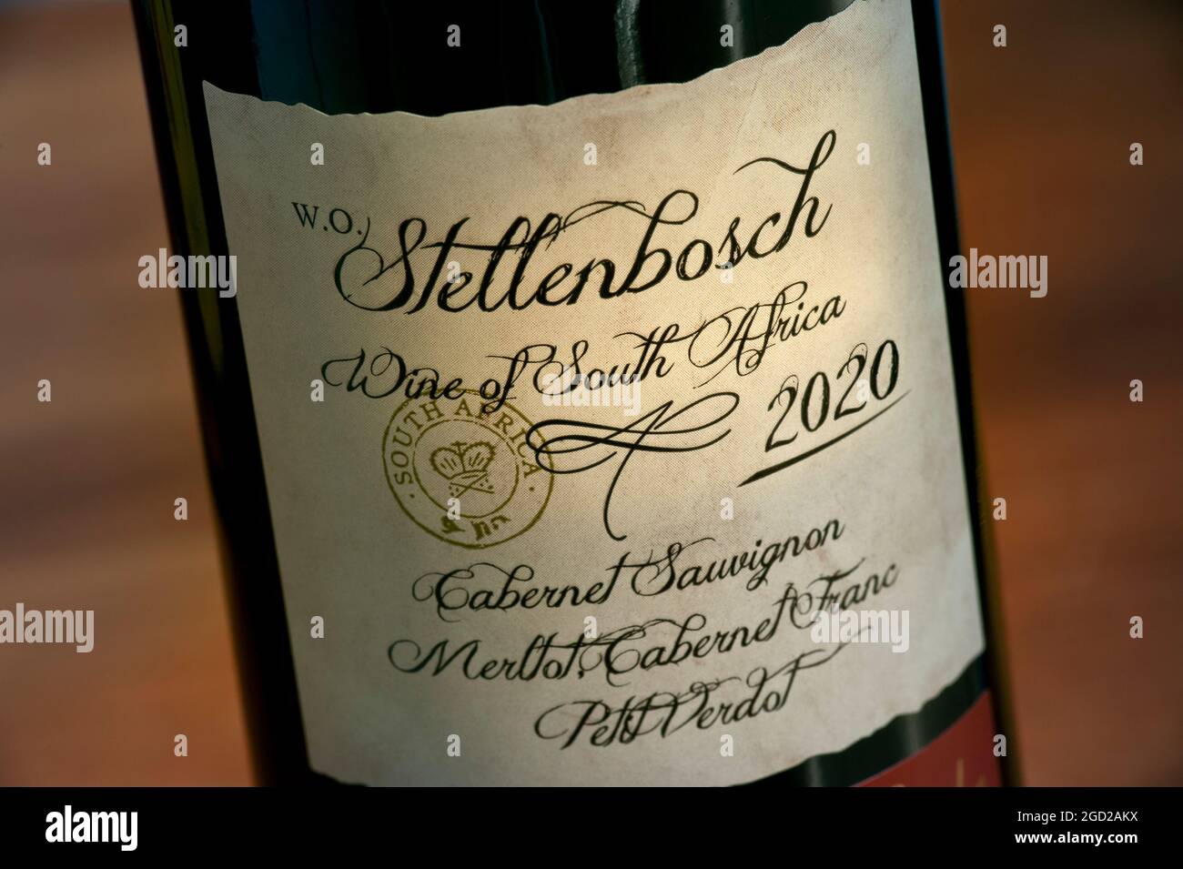 Stellenbosch South Africa 2020 Rotwein-Flaschenetikett mit Cabernet-Sauger, Merlot, Cabernet Franc & Petit Verdot südafrikanischen Rebsorten Stockfoto
