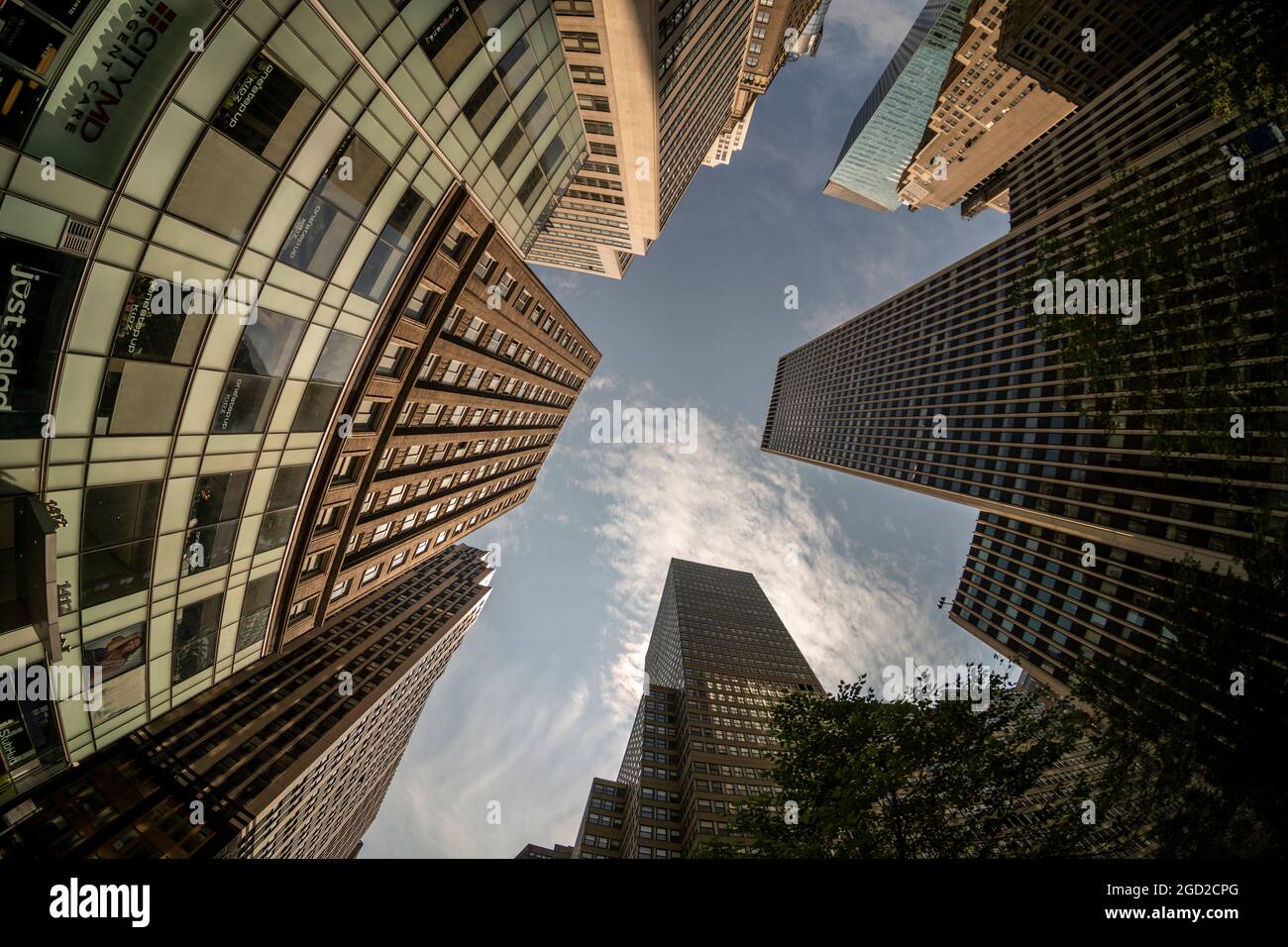 Bürogebäude in Midtown Manhattan in New York am Samstag, 7. august 2021 (© Richard B. Levine) Stockfoto