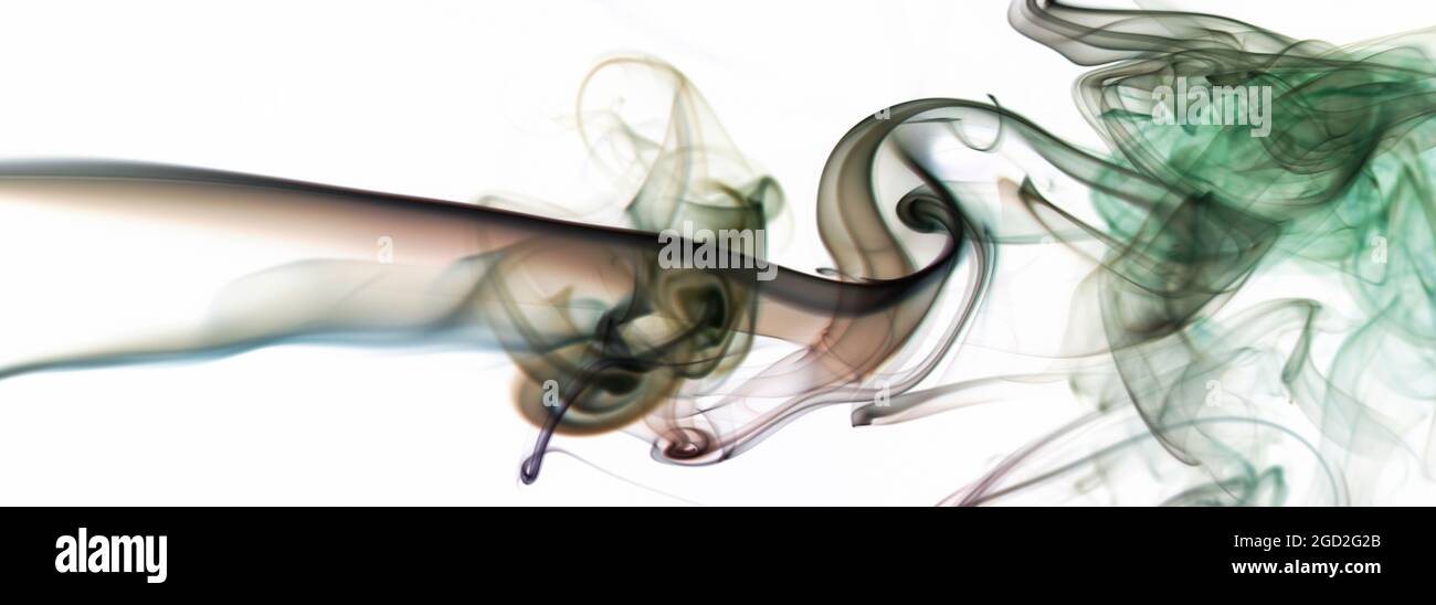 Glatte abstrakte Rauchlinien auf weißem Hintergrund. Grafikdesign Banner Stockfoto