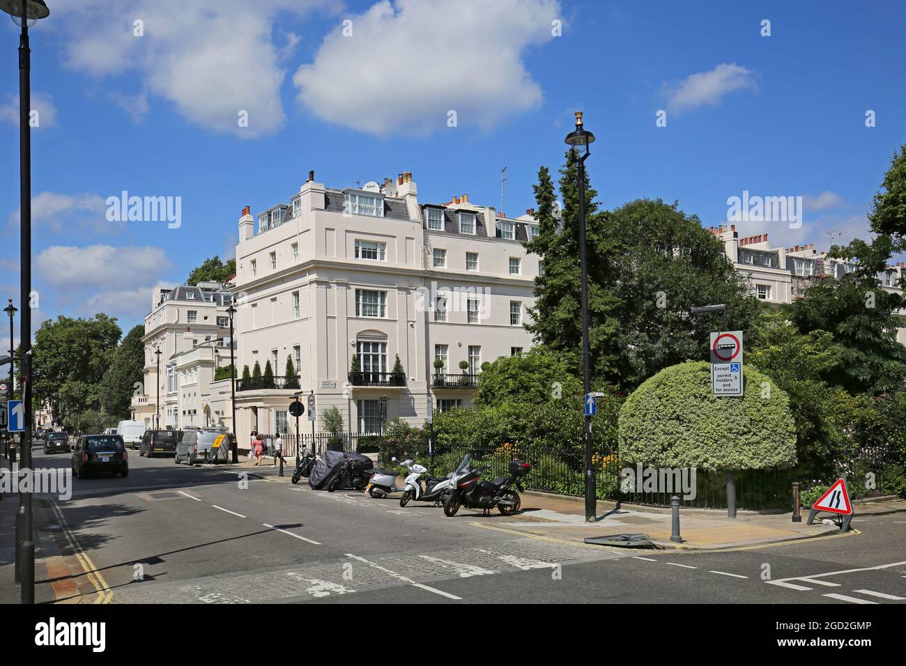 Häuser auf der Nordseite des Chester Square, Belgravia, London, Großbritannien. Einige der teuersten Häuser in London. Teil des Landgutes Grosvenor. Stockfoto
