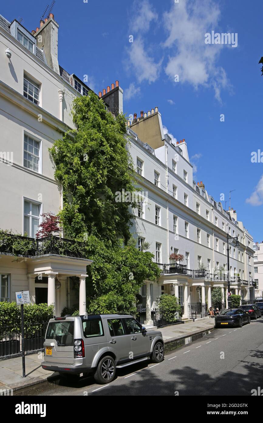 Häuser auf der Nordseite des Chester Square, Belgravia, London, Großbritannien. Einige der teuersten Häuser in London. Teil des Landgutes Grosvenor. Stockfoto