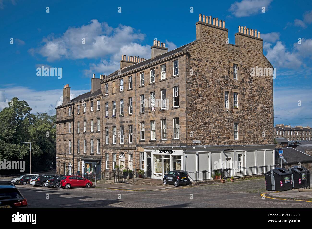 Wohn- und Geschäftsimmobilien in Dublin Street, New Town, Edinburgh, Schottland, Großbritannien. Stockfoto