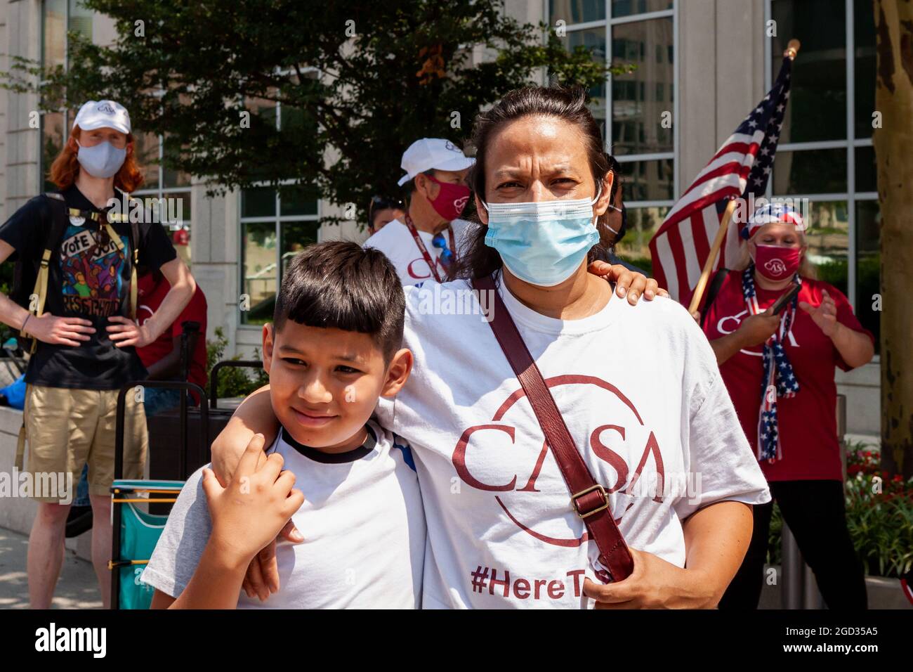 Washington, DC, USA, 10. August 2021. Im Bild: Maria Rivas nimmt an einer Kundgebung Teil, in der gefordert wird, dass Immigration and Customs Enforcement (ICE) Immigranten als Menschen behandelt und nicht einfach nur als Kategorien von „Priorität“ oder „nicht-Priorität“. Ihre drei Brüder wurden in drei verschiedene ICE-Haftanstalten im ganzen Land gebracht. Kredit: Allison Bailey / Alamy Live Nachrichten Stockfoto