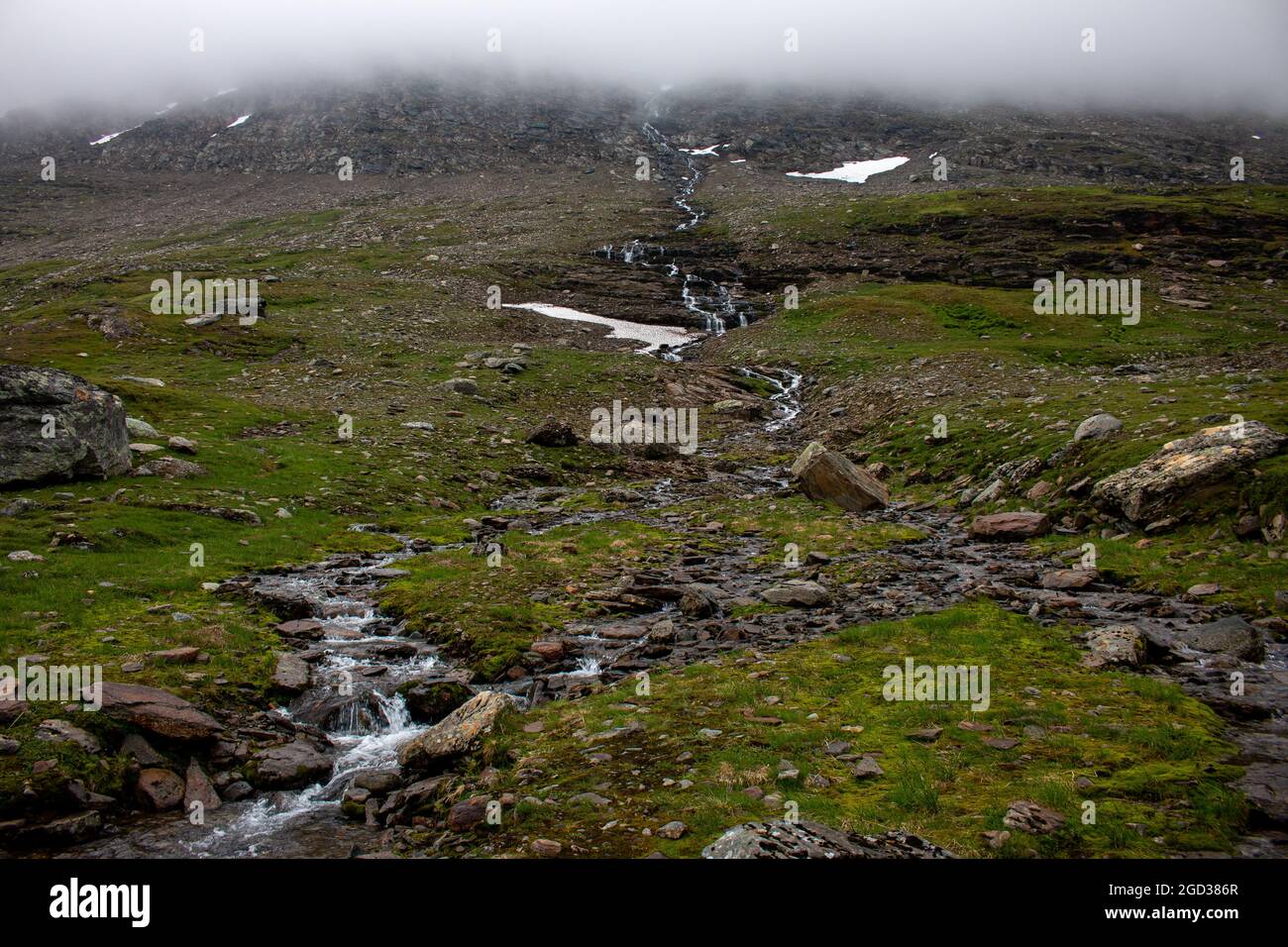 Schnee schmilzt im Juli auf dem Kungsleden Trail zwischen Hemavan und Ammarnas, Schweden Stockfoto