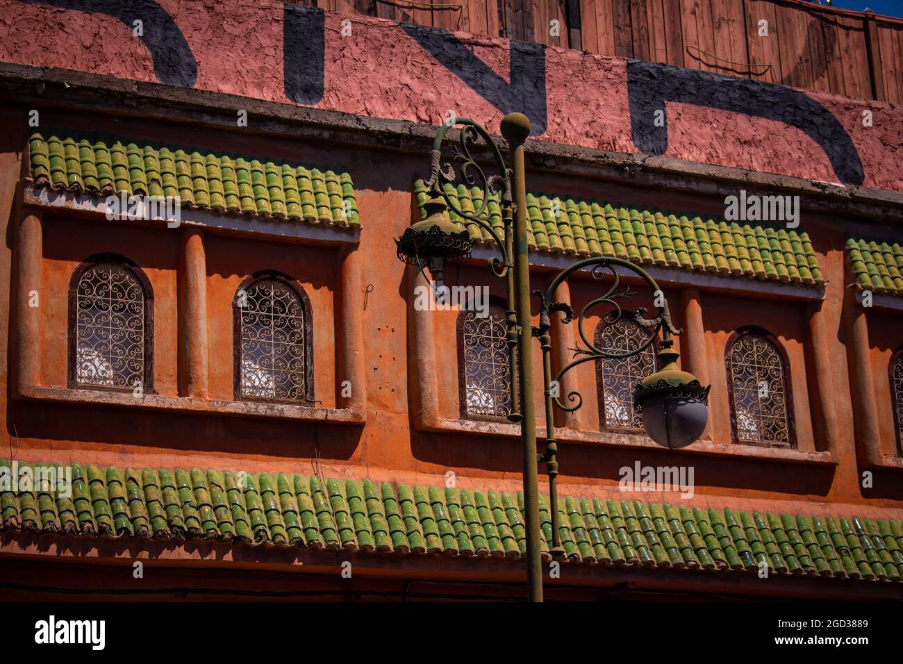 Ein Gebäude in den Straßen von Marrakesch, Marokko Stockfoto