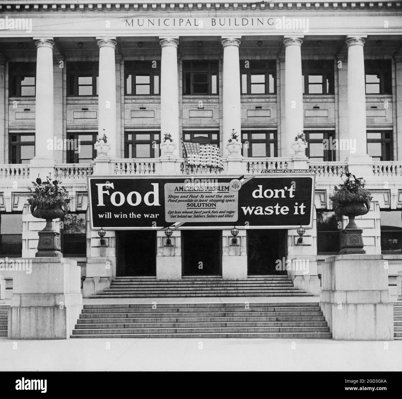 Stadtgebäude, Trenton, N.J., das erste Gebäude, das mit dem Schild der US-Lebensmittelbehörde Ca. 1917 Stockfoto