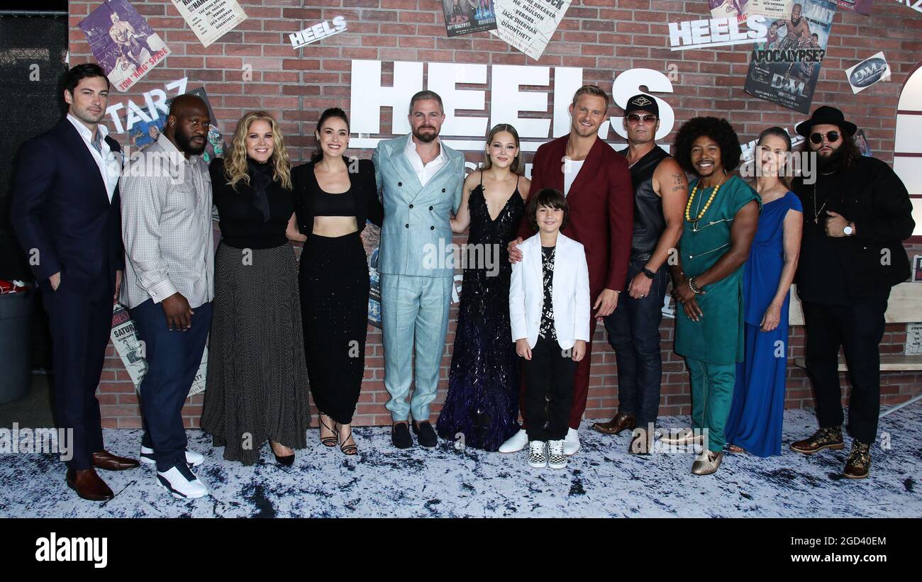 Los Angeles, Usa. August 2021. LOS ANGELES, KALIFORNIEN, USA - 10. AUGUST: Trey Tucker, James Harrison, Mary McCormack, Alison Luff, Stephen Amell, Kelli Berglund, Roxton Garcia, Alexander Ludwig, Chris Bauer, Allen Maldonado, Alice Barrett und Robby Ramos kommen zur Los Angeles Premiere von STARZ's 'Heels', die am 10. August 2021 in der Sacramento Street 2137 in Los Angeles, Kalifornien, USA, stattfand. (Foto von Xavier Collin/Image Press Agency) Quelle: Image Press Agency/Alamy Live News Stockfoto