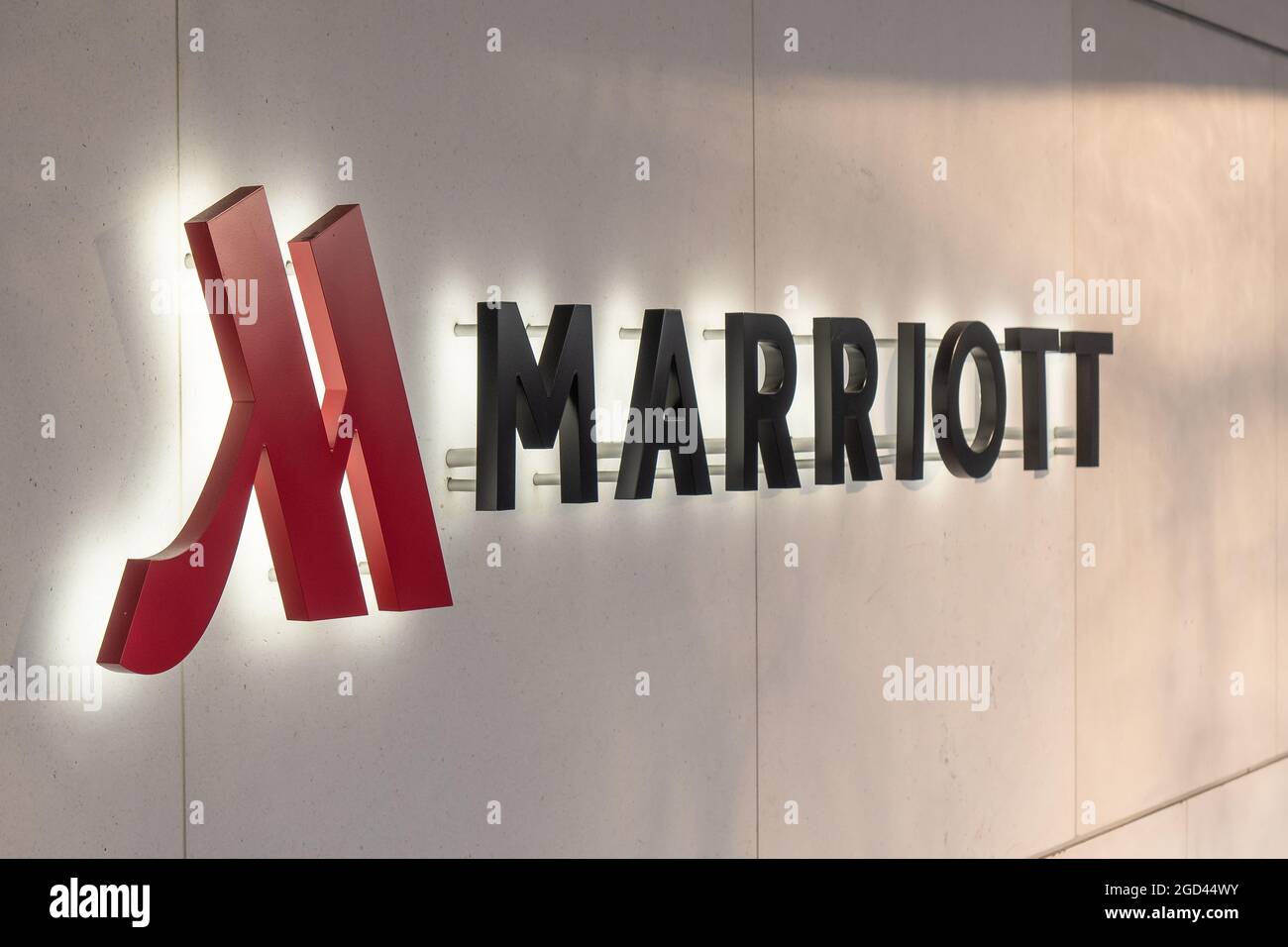 Zürich, Schweiz - 10. Januar 2021: Marriott Hotels Resorts ist die Marke von Marriott International, die Full-Service-Hotels und -Resorts bietet Stockfoto
