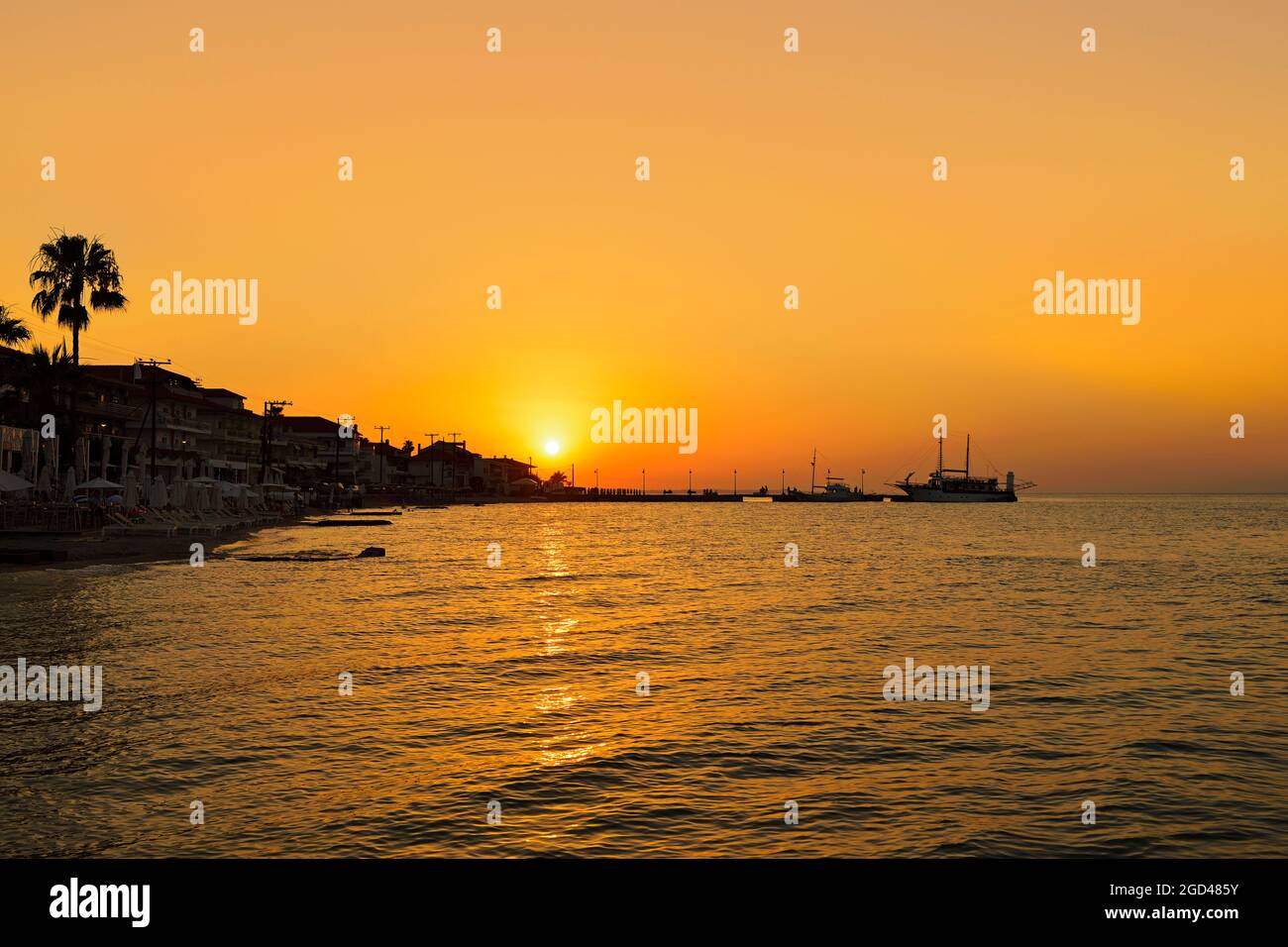 Pefkohori bei Sonnenuntergang, Pefkohori, Kassandra, Chalkidiki, Chalkidiki, Griechenland Stockfoto