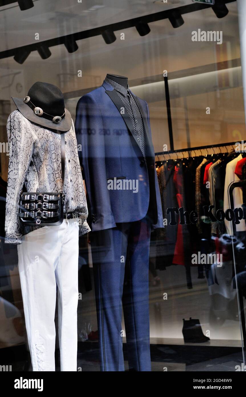 FRANKREICH, PARIS (75) 18. ARRONDISSEMENT, STADTTEIL MONTMARTRE, RUE DES ABBESSES, MODEHAUS THE KOOPLES Stockfoto