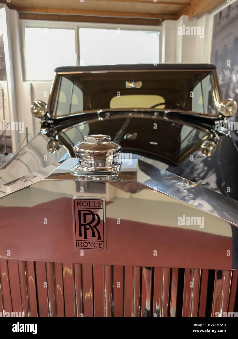 Bistra, Slowenien - 2. August 2020: Ein antiker Luxus-Rolls Royce im Schloss Bistra, das Auto des ehemaligen jugoslawischen Präsidenten Tito Stockfoto