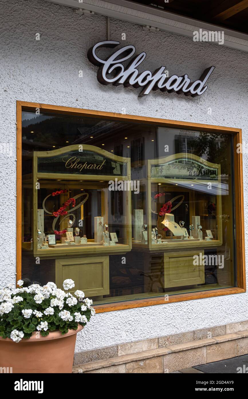 Gstaad, Schweiz - 16. Juli 2020: Chopard Luxus-Uhrenladen-Fenster in Gstaad  Stockfotografie - Alamy