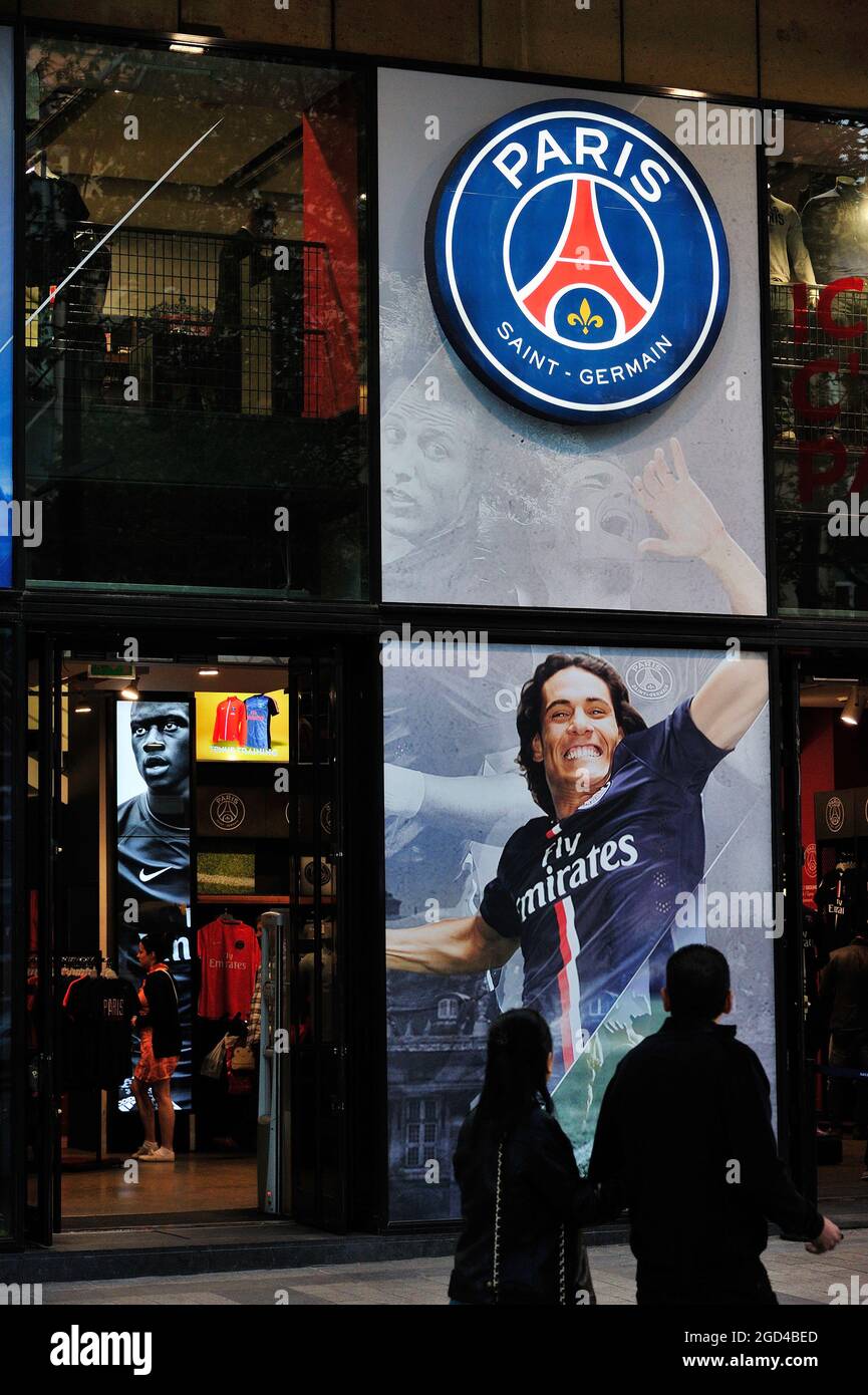 FRANKREICH, PARIS (75) 8. ARRONDISSEMENT, CHAMPS-ELYSEES, GESCHÄFT DES PARIS SAINT GERMAIN FOOTBALL CLUB Stockfoto