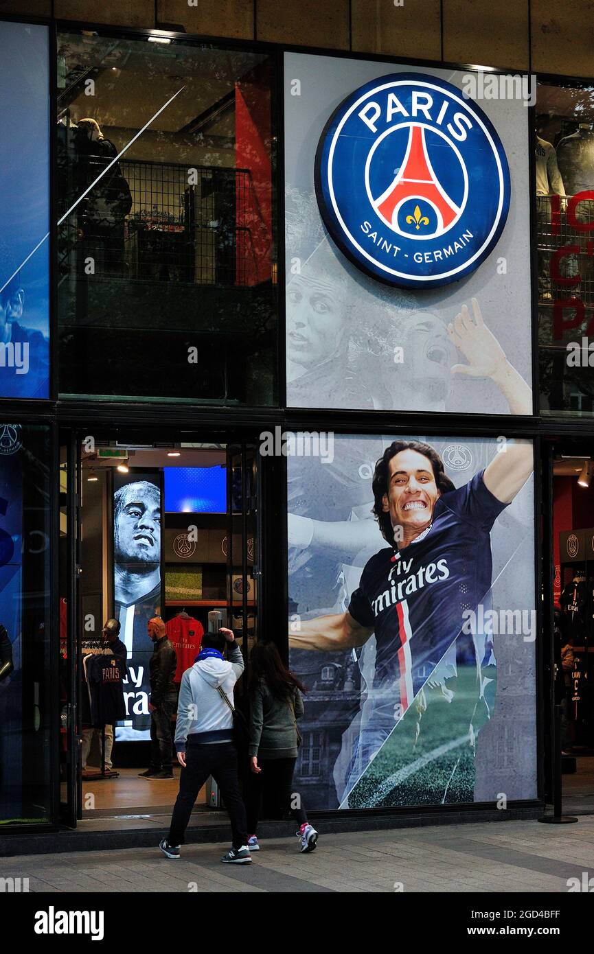 FRANKREICH, PARIS (75) 8. ARRONDISSEMENT, CHAMPS-ELYSEES, GESCHÄFT DES PARIS SAINT GERMAIN FOOTBALL CLUB Stockfoto