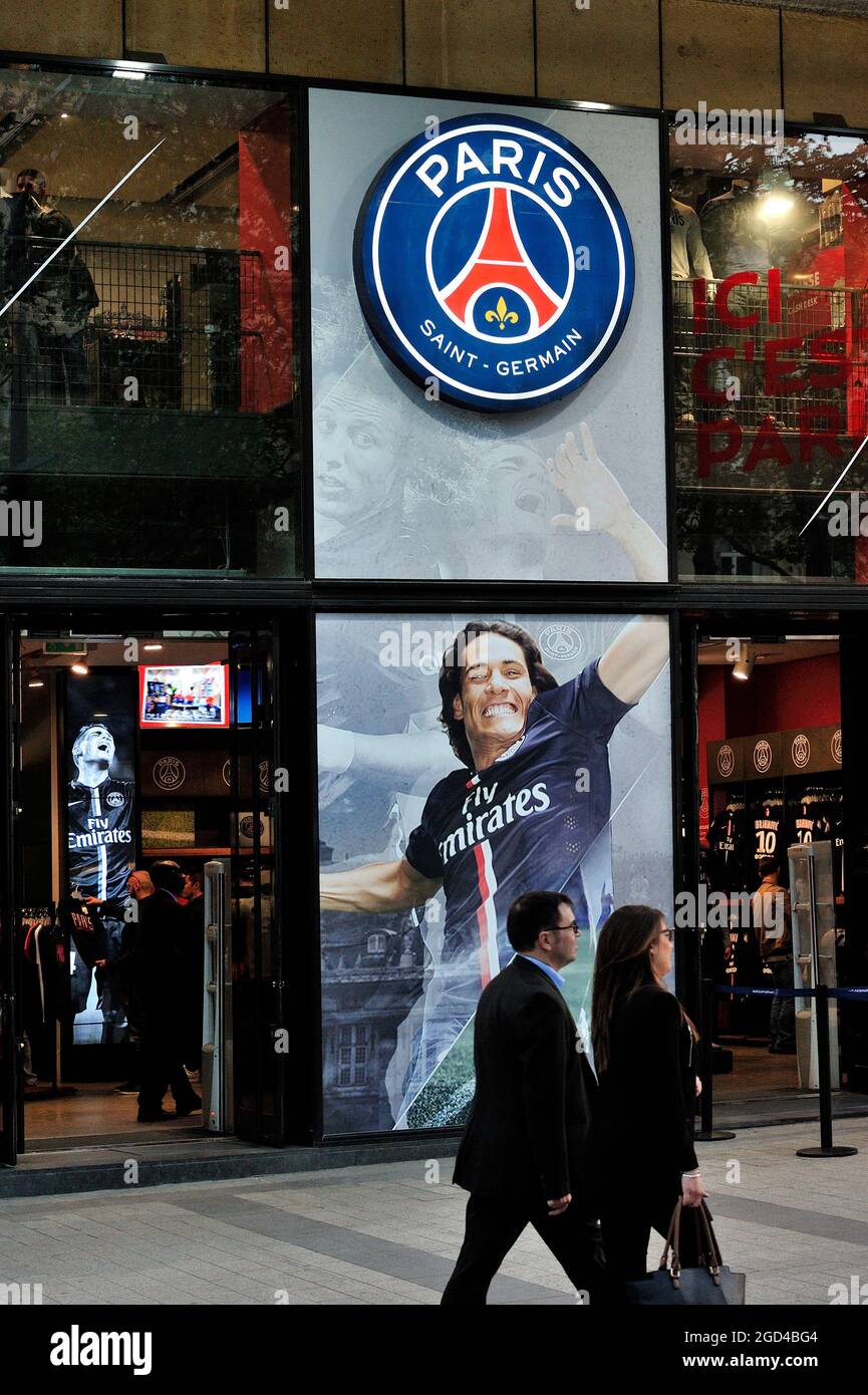 FRANKREICH, PARIS (75) 8. ARRONDISSEMENT, CHAMPS-ELYSEES, GESCHÄFT DES PARIS SAINT GERMAIN FOOTBALL CLUB Stockfoto