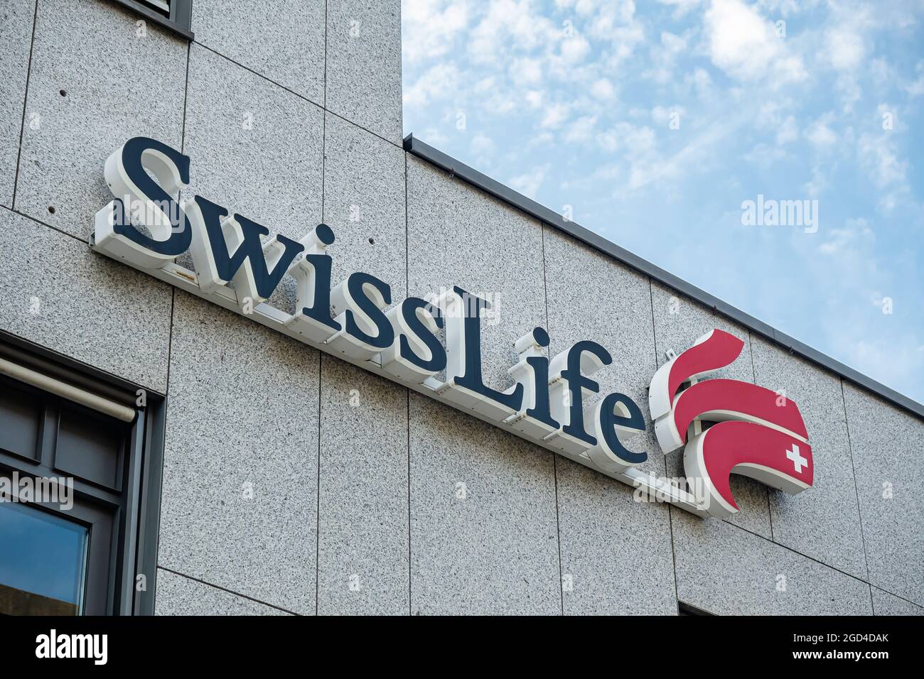 USTER, SCHWEIZ - 7. MAI 2020: Swiss Life ist die größte Lebensversicherungsgruppe der Schweiz. Stockfoto