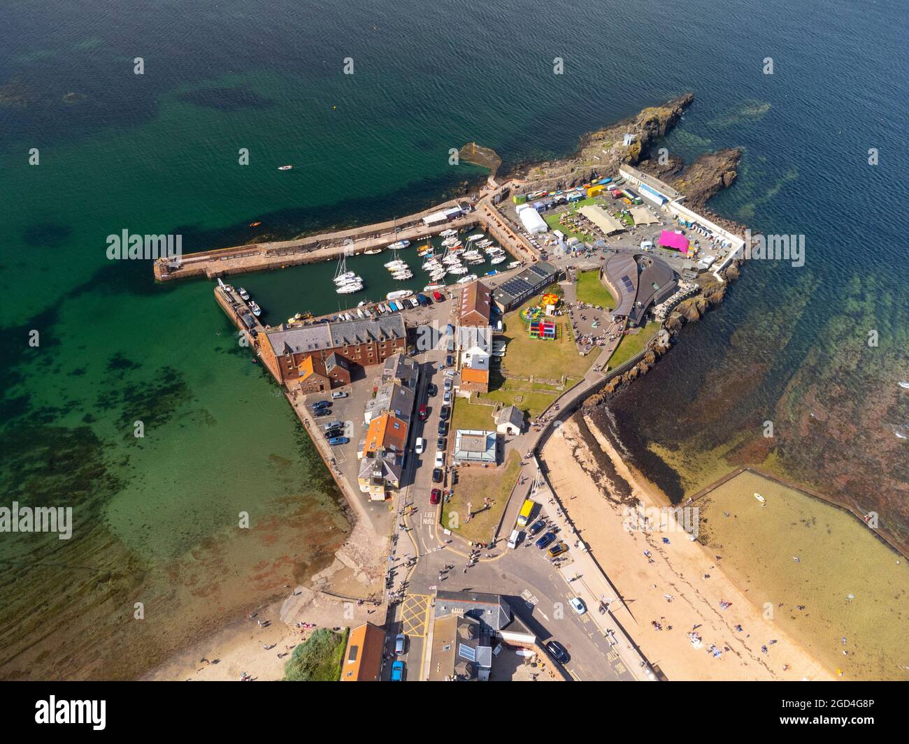 Luftaufnahme von der Drohne des Hafens von North Berwick in East Lothian, Schottland, Großbritannien Stockfoto
