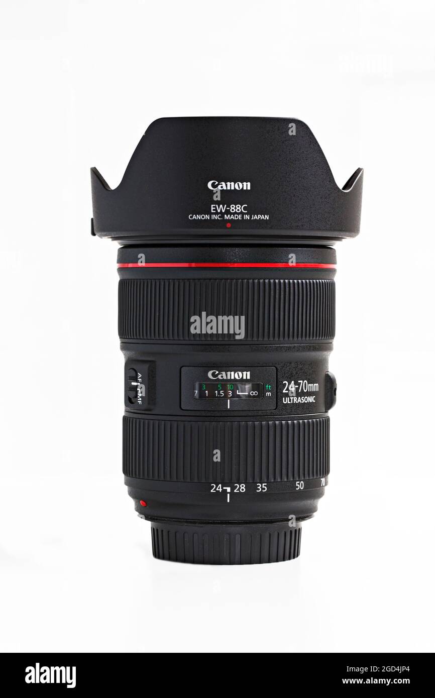 Canon Objektive / Ein Canon EF f2,8 / 24 bis 70 mm L Zoom Objektiv Version 2. Bei diesem Objektiv handelt es sich um ein hochwertiges Zoomobjektiv. Stockfoto