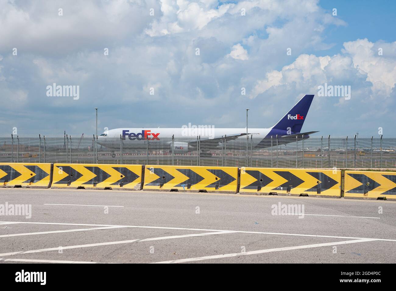 10.08.2021, Singapur, Republik Singapur, Asien - EIN Federal Express (FedEx) Boeing 767-300 F (er) Frachtschiff am Changi International Airport. Stockfoto