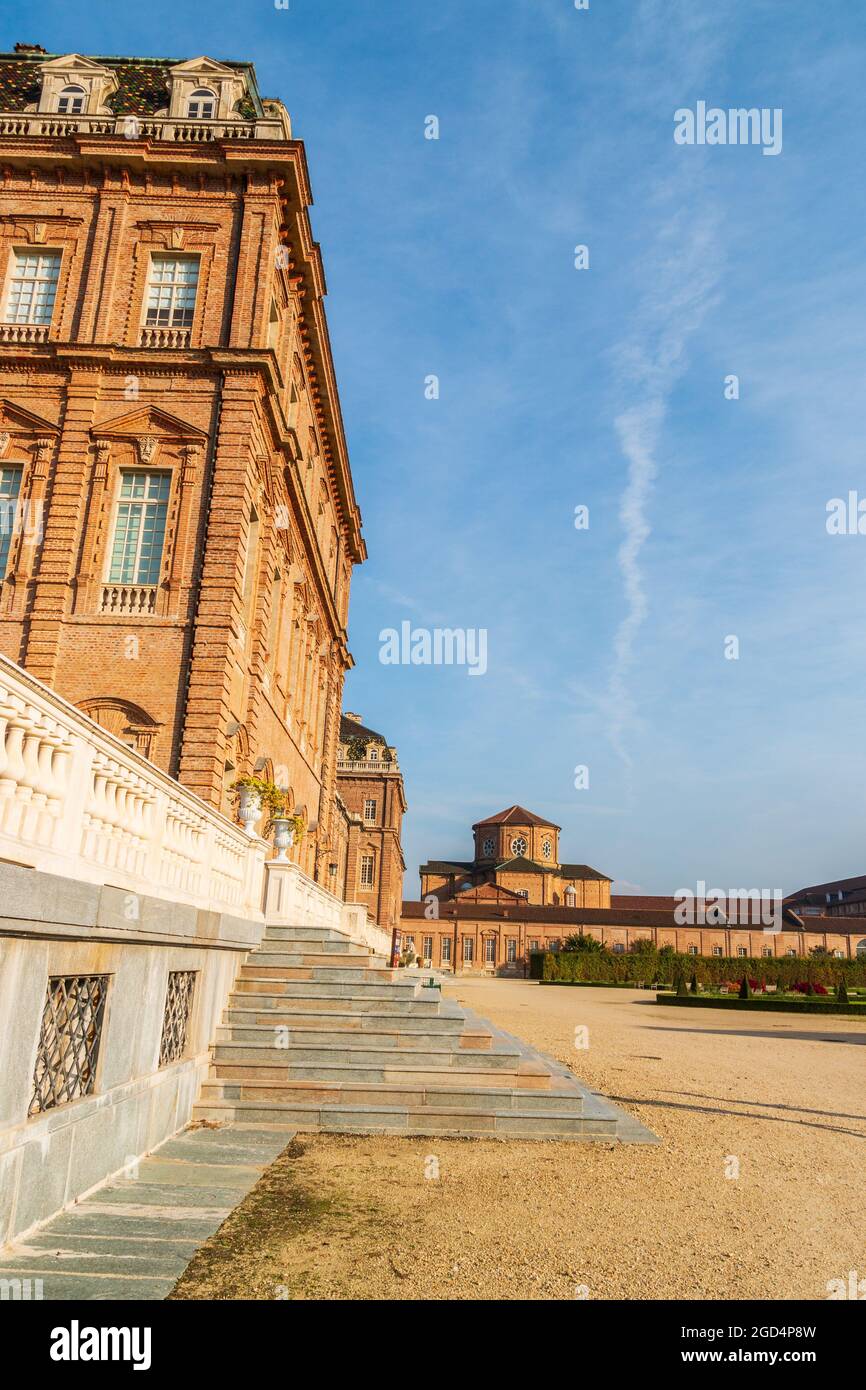 Einige Details des Parks und der Außenfassade des Savoy Royal Palace von Venaria reale, etwas außerhalb von Turin Stockfoto