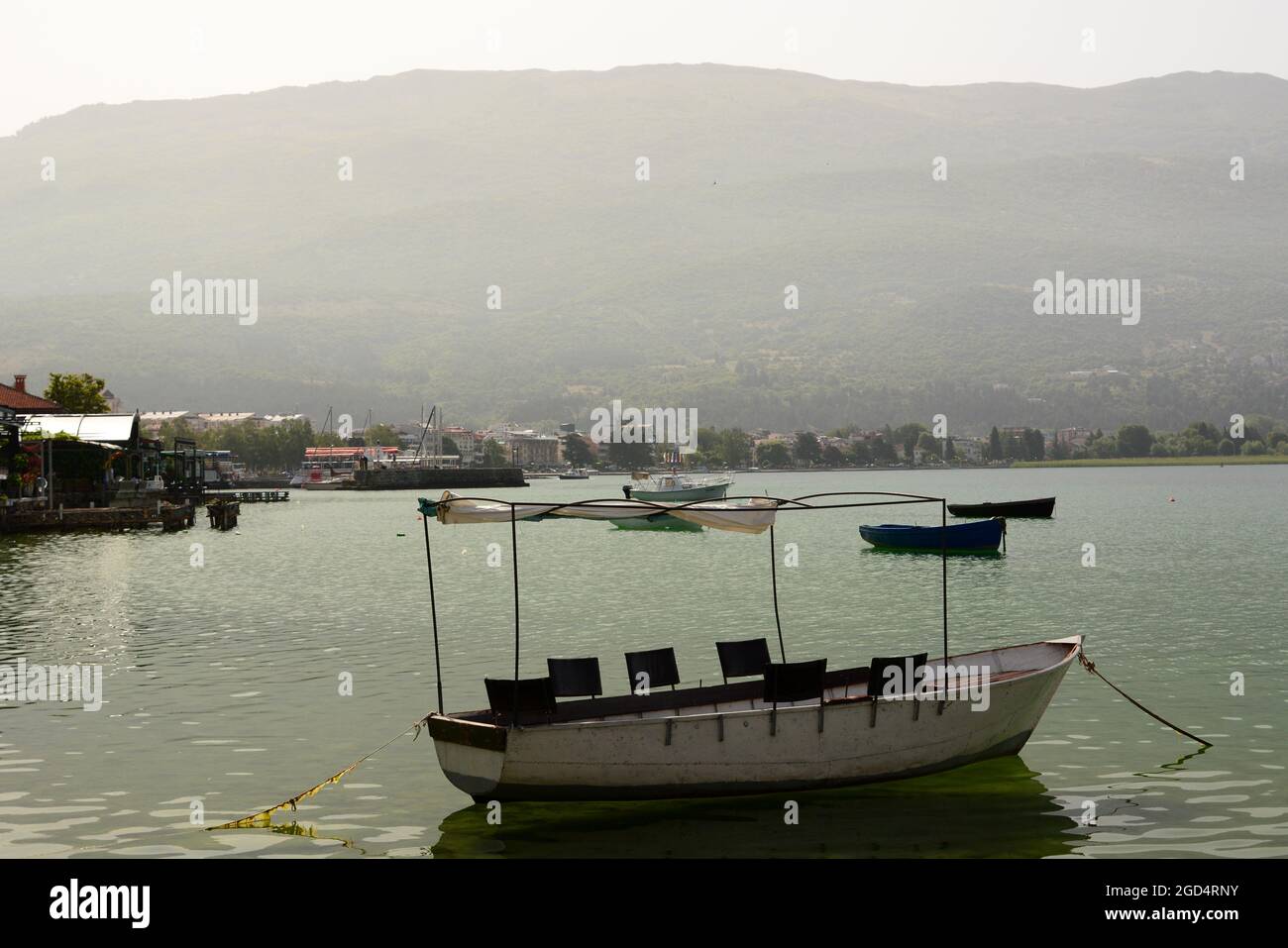 Ein Boot auf dem Ohridsee. Ohrid. Nordmakedonien Stockfoto