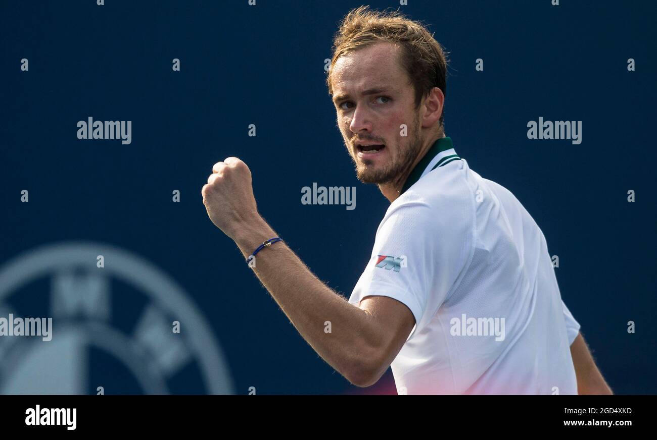 Toronto, Kanada. August 2021. Daniil Medwedew aus Russland feiert beim National Bank Open 2021 in Toronto, Kanada, am 10. August 2021 den Torreigen bei der zweiten Runde des Männer-Einzelmatches gegen Alexander Bublik aus Kasachstan. Quelle: Zou Zheng/Xinhua/Alamy Live News Stockfoto