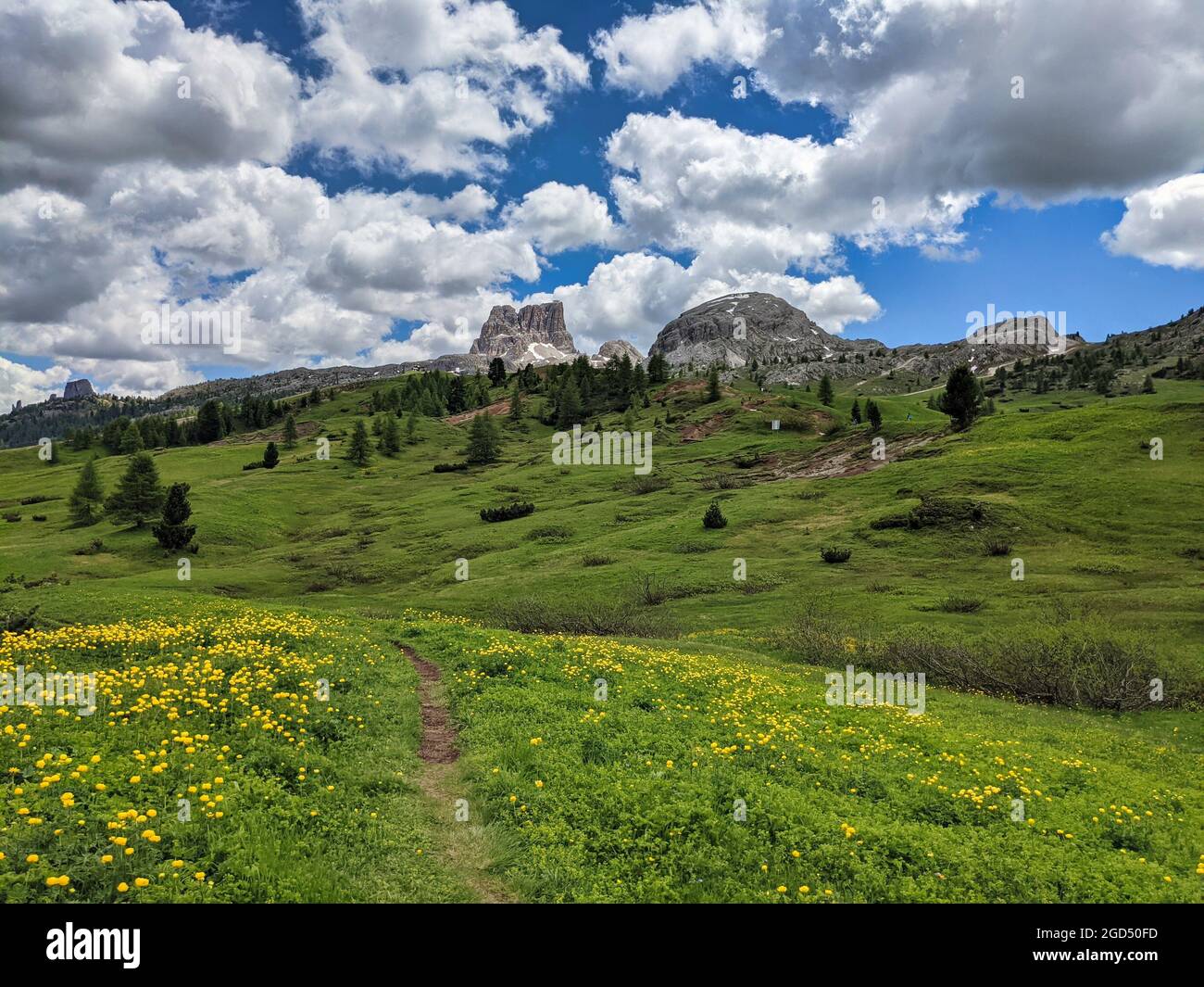 5 Torri, Cinque Torri. Dolomitenlandschaft aus fünf Türmen. Alpen Berge. Belluno, Venetien, Italien. Blick auf die alpen Stockfoto