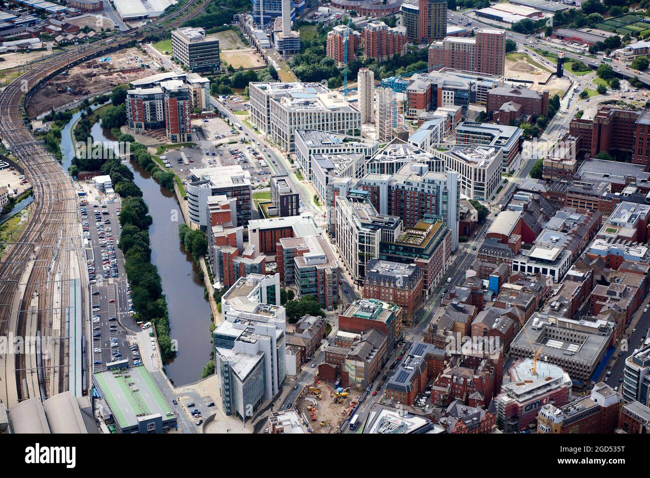 Eine Luftaufnahme des Wellington Place, Leeds City Centre Business District, West Yorkshire, Nordengland, Großbritannien Stockfoto