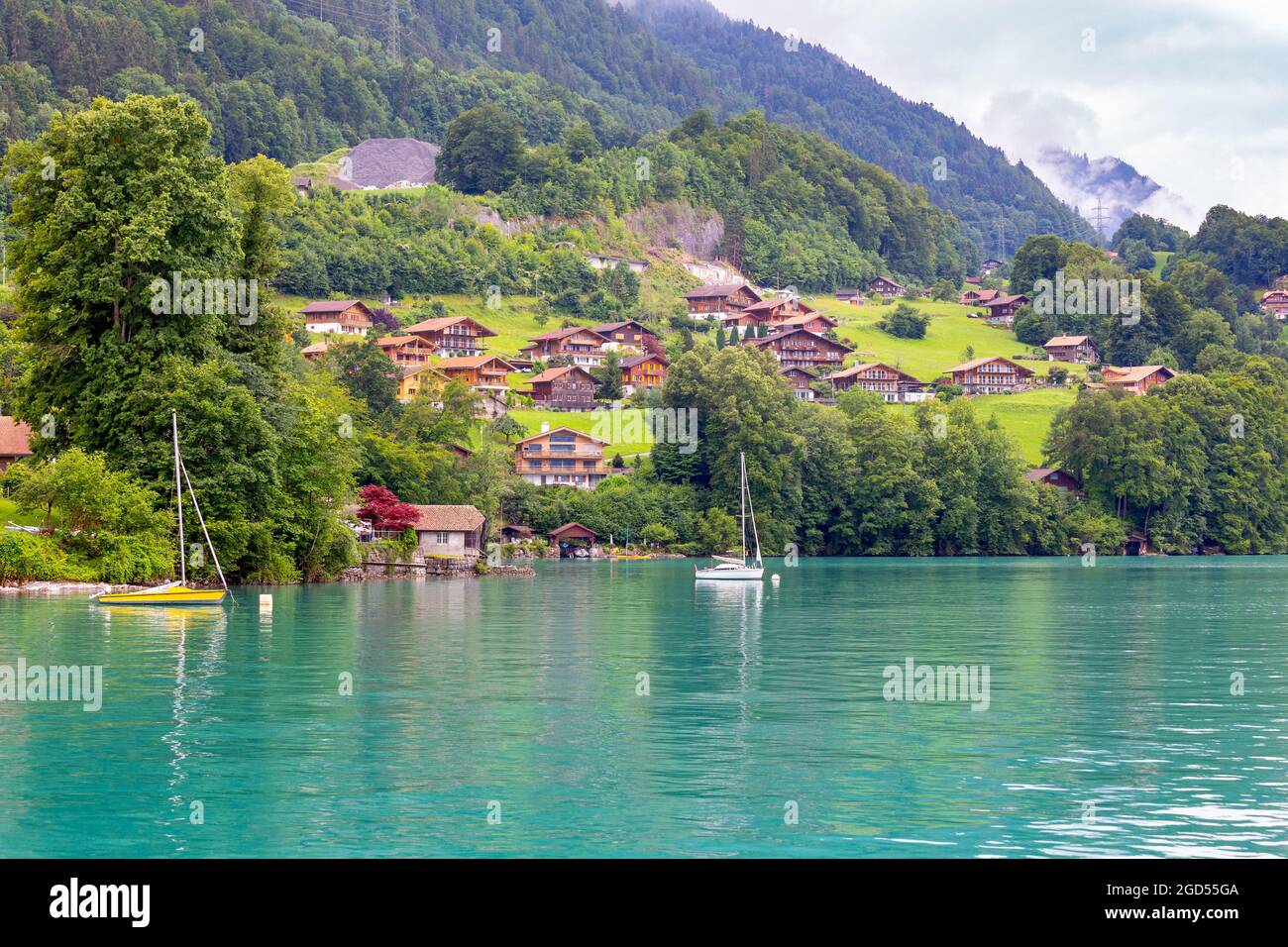 Das Traditionelle Schweizer Dorf Iseltwald Am Ber hmten Brienzersee das-traditionelle-schweizer-dorf-iseltwald-am-ber-hmten-brienzersee