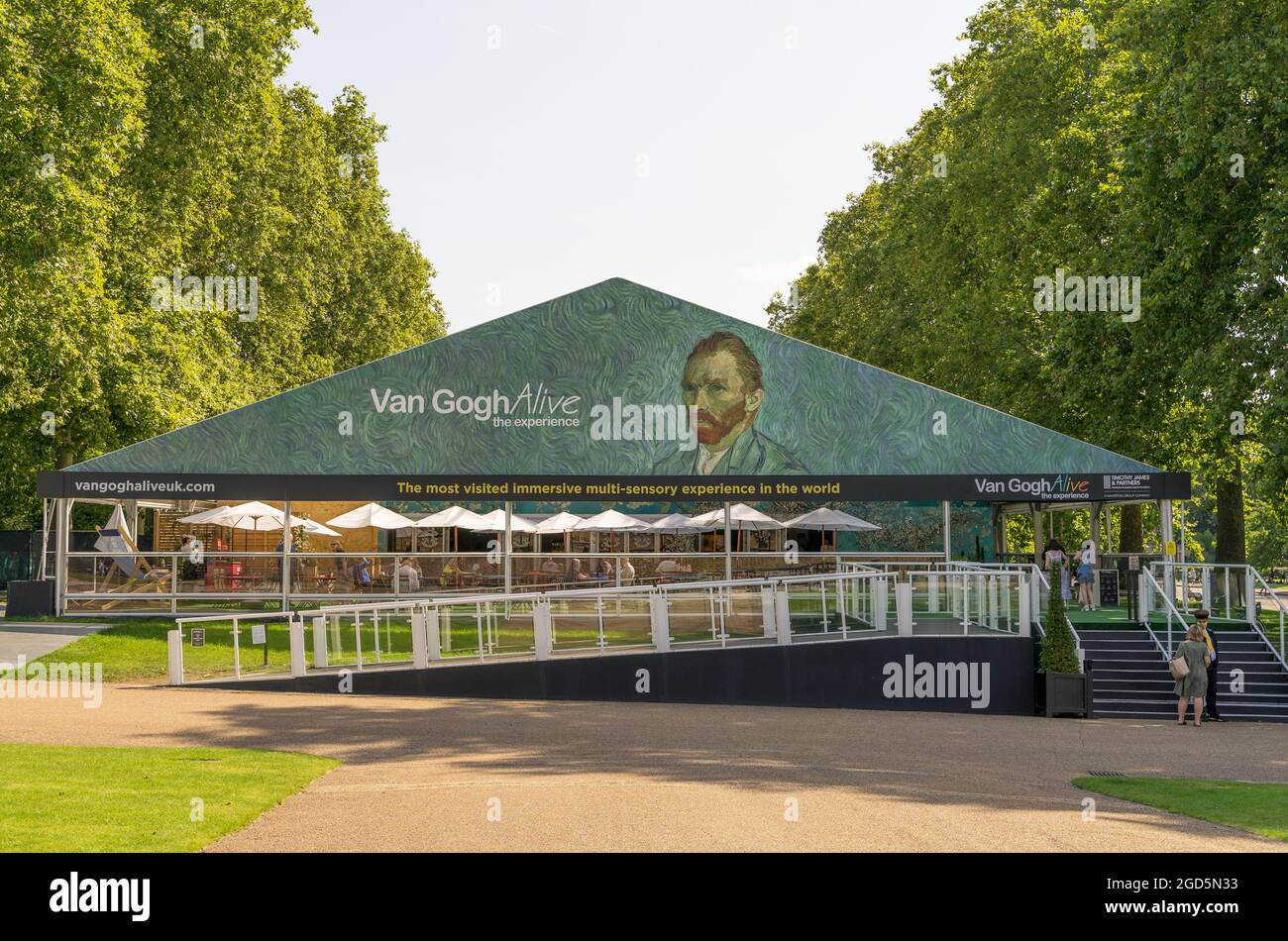 Van Gogh Alive Kunstausstellung in einem temporären Veranstaltungsraum in Kensington. London - 11. August 2021 Stockfoto